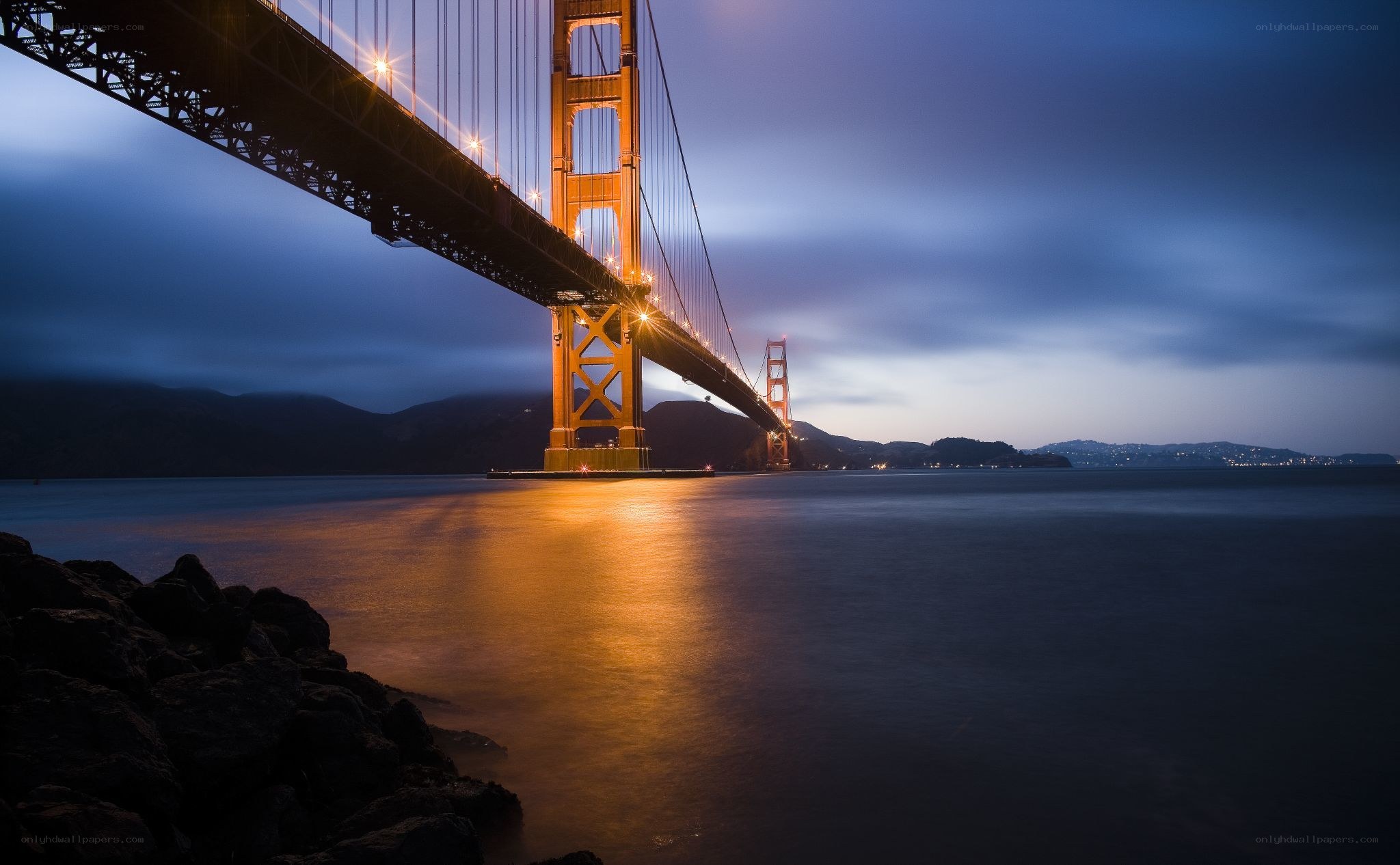Golden Gate Bridge at dusk
