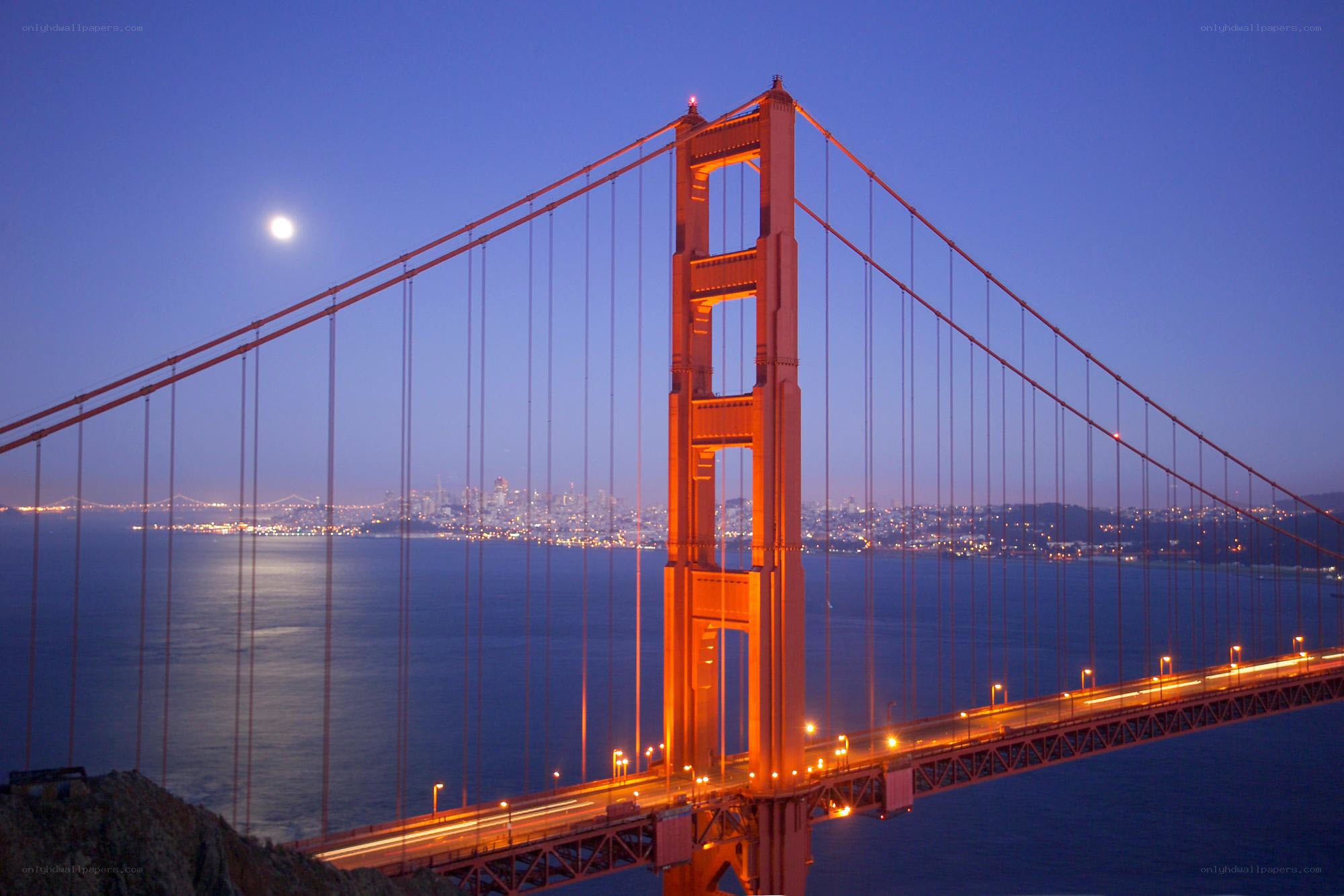 Golden Gate Bridge at dusk