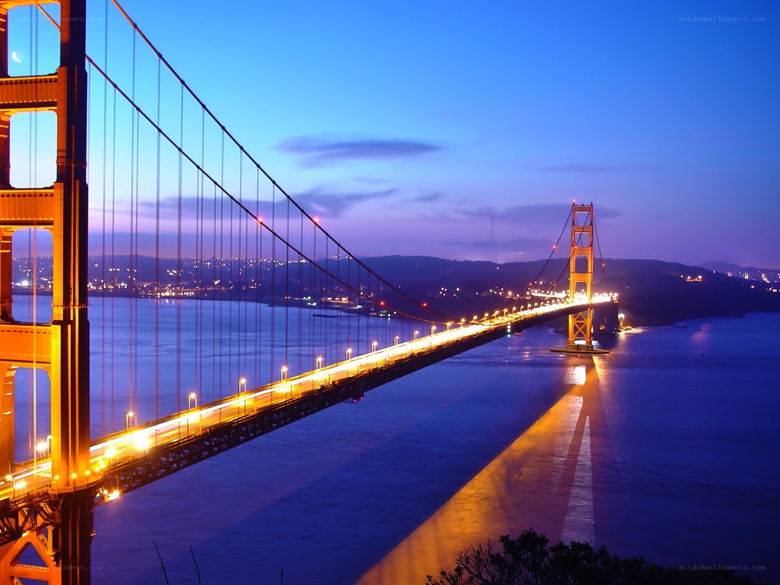 Golden Gate Bridge at dusk