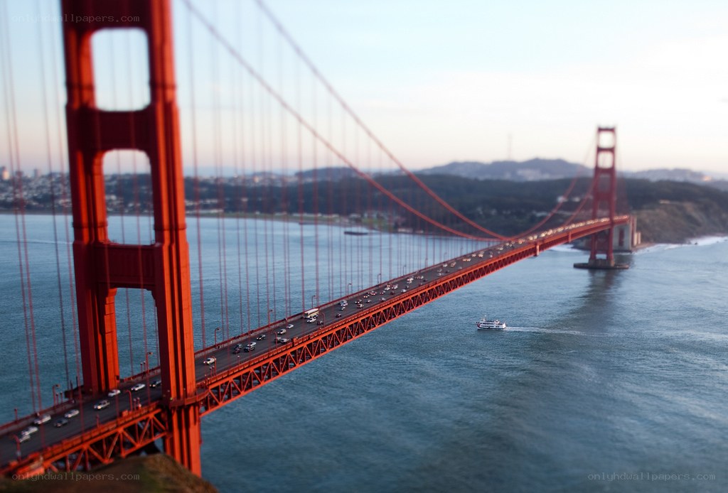 Golden Gate Bridge at dusk