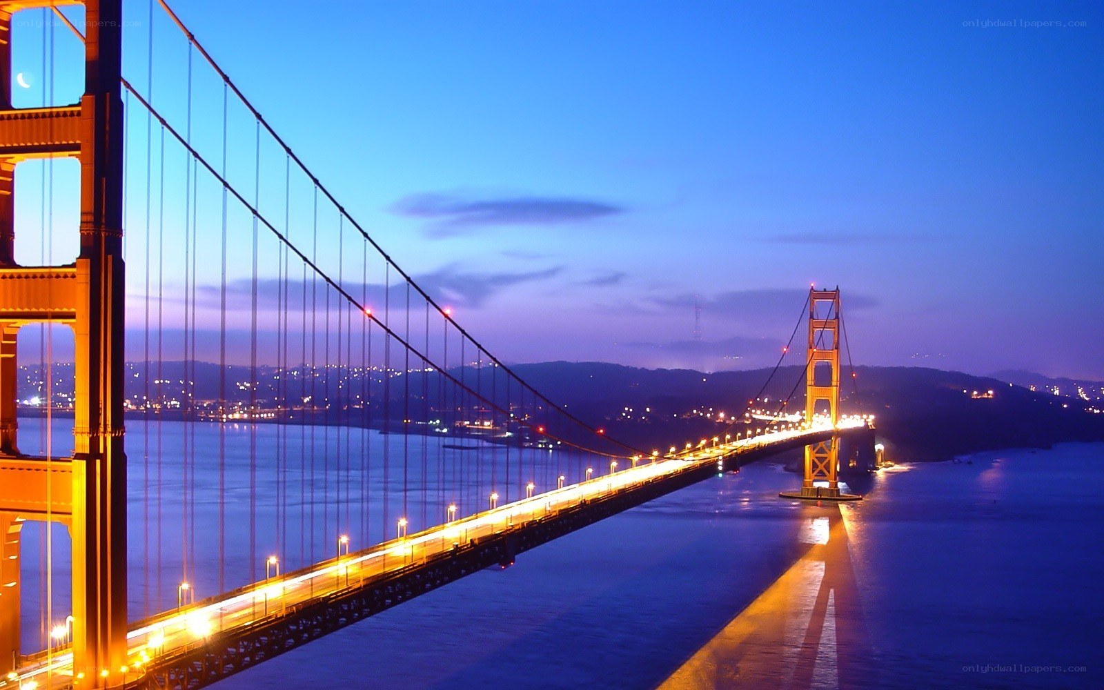 Golden Gate Bridge at dusk