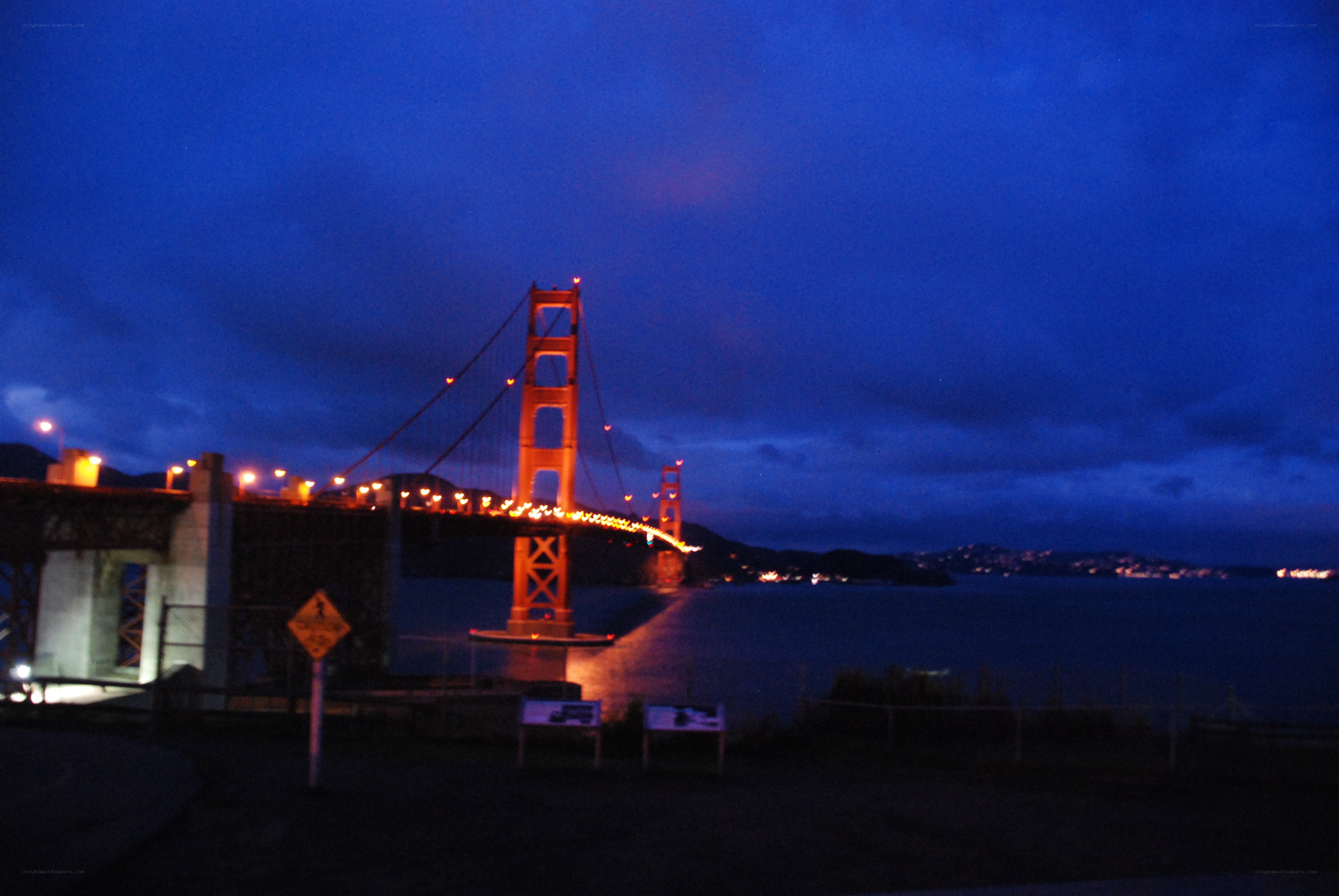 Golden Gate Bridge at dusk
