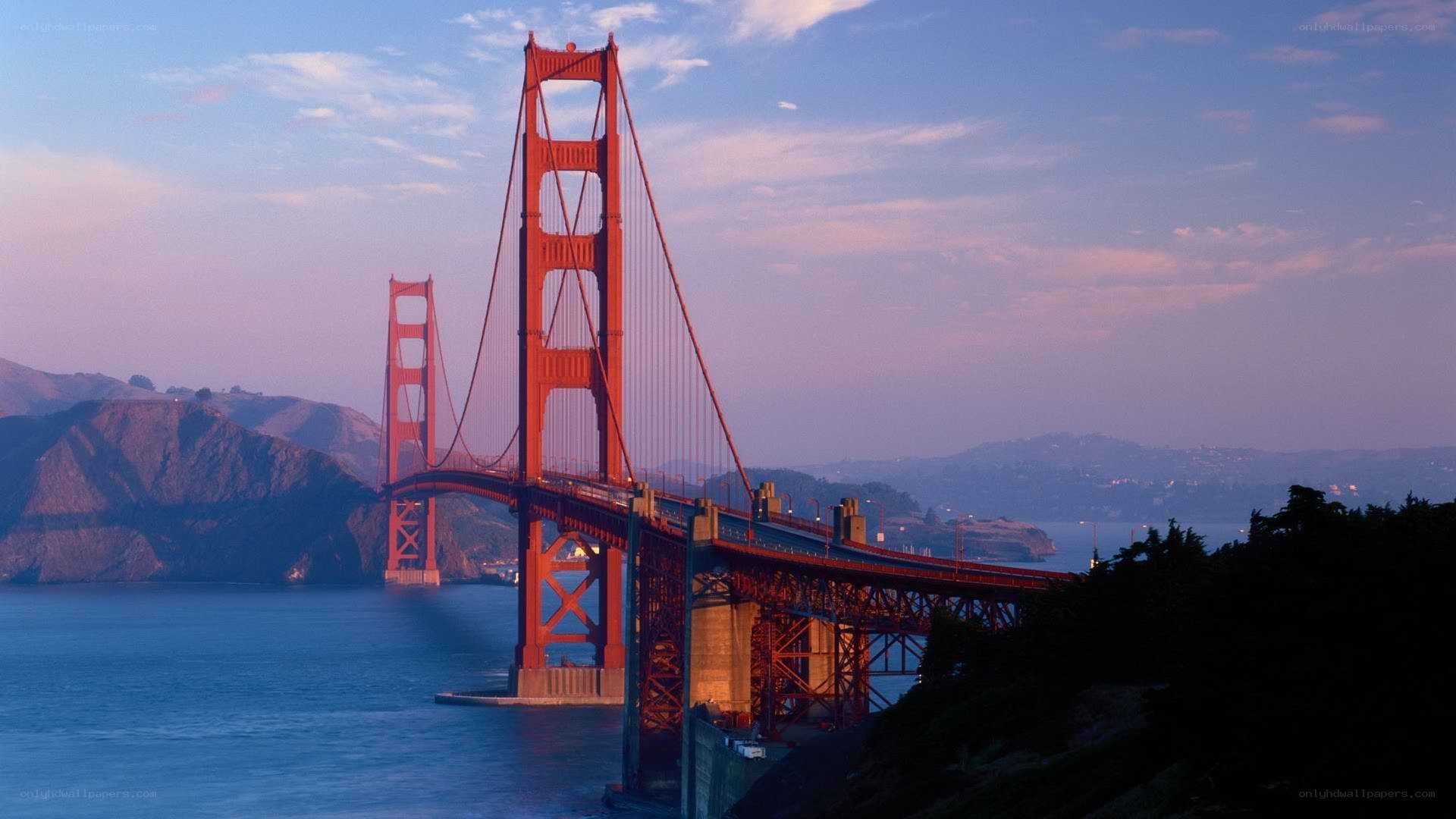 Golden Gate Bridge at dusk
