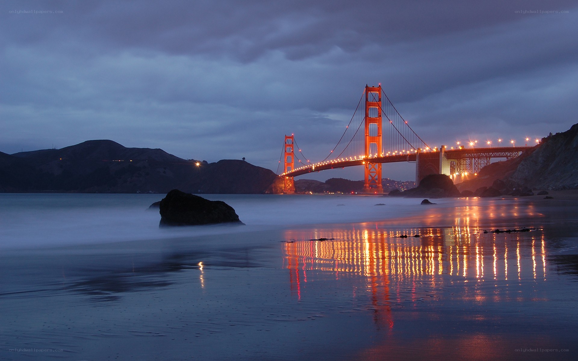 Golden Gate Bridge at dusk