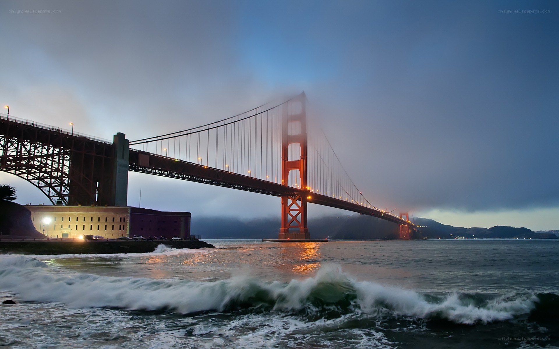 Golden Gate Bridge at dusk