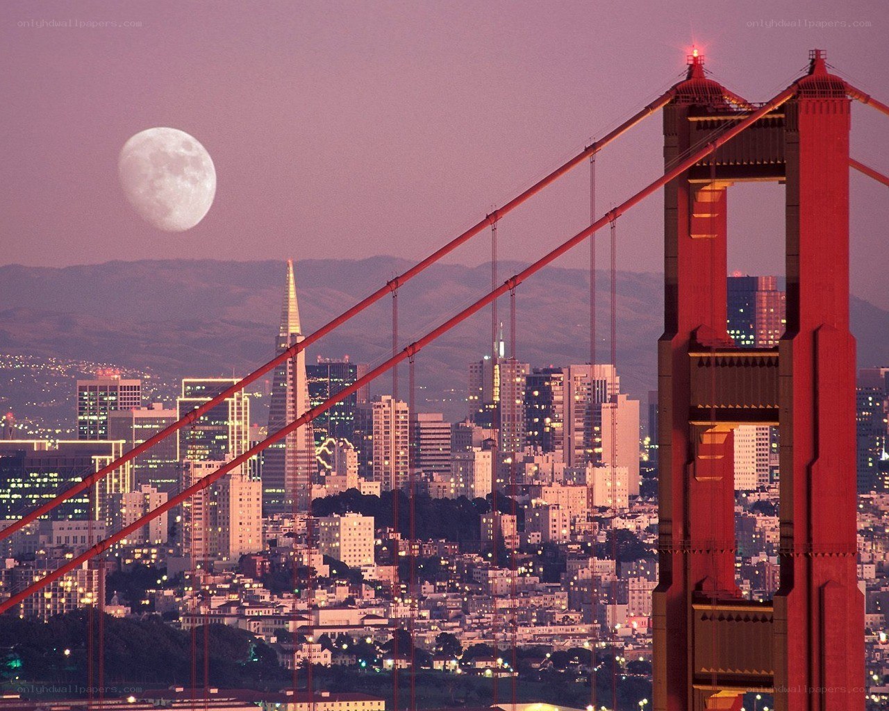 Golden Gate Bridge at dusk