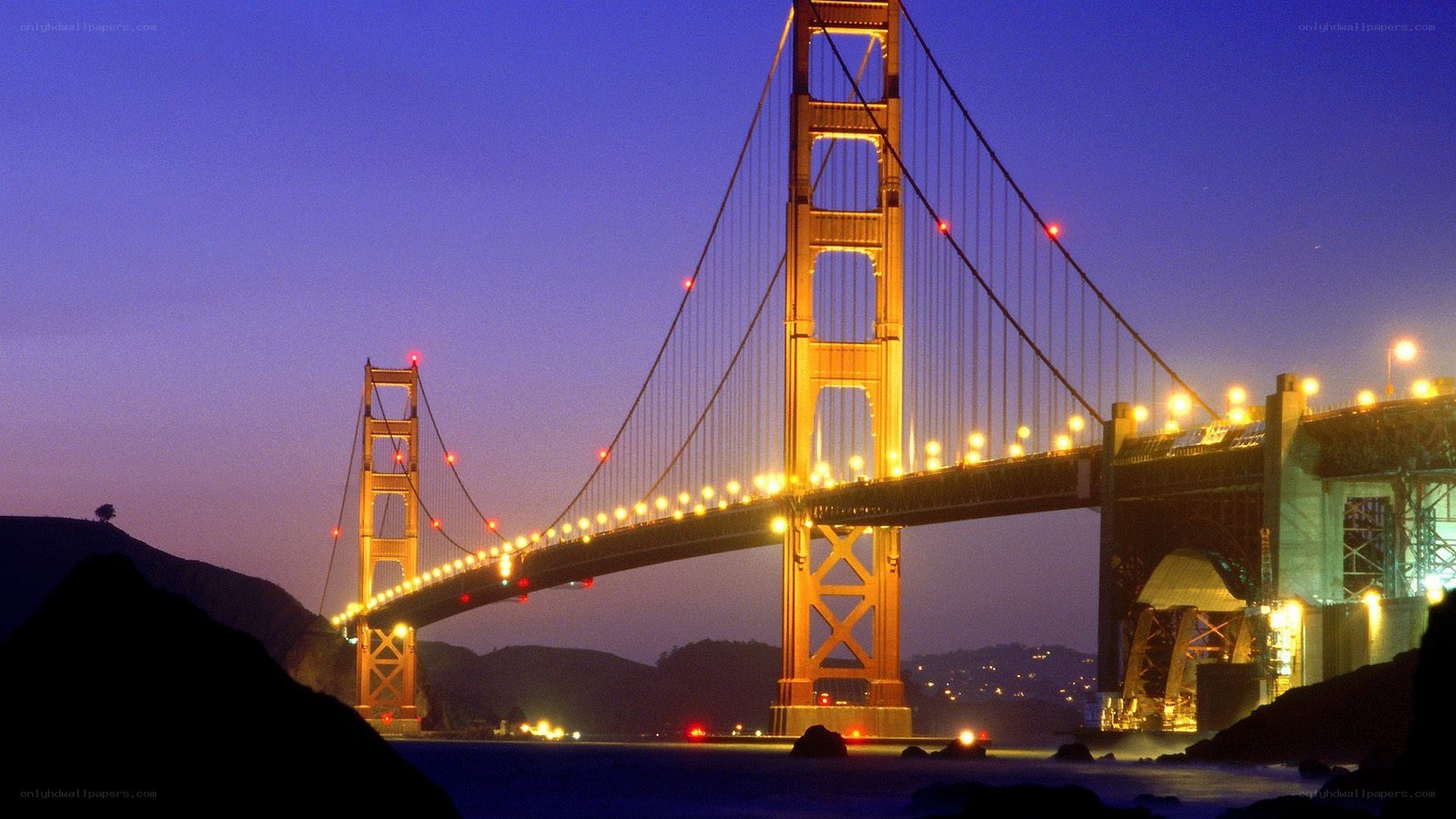 Golden Gate Bridge at dusk