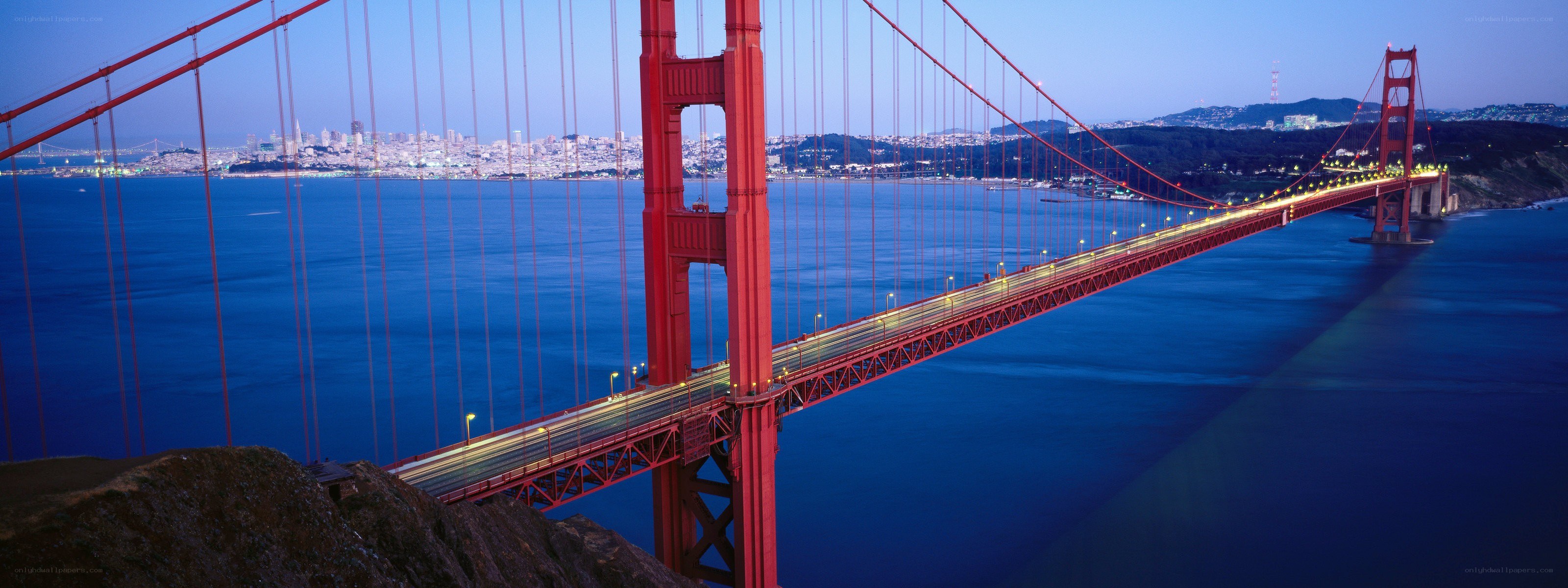 Golden Gate Bridge at dusk