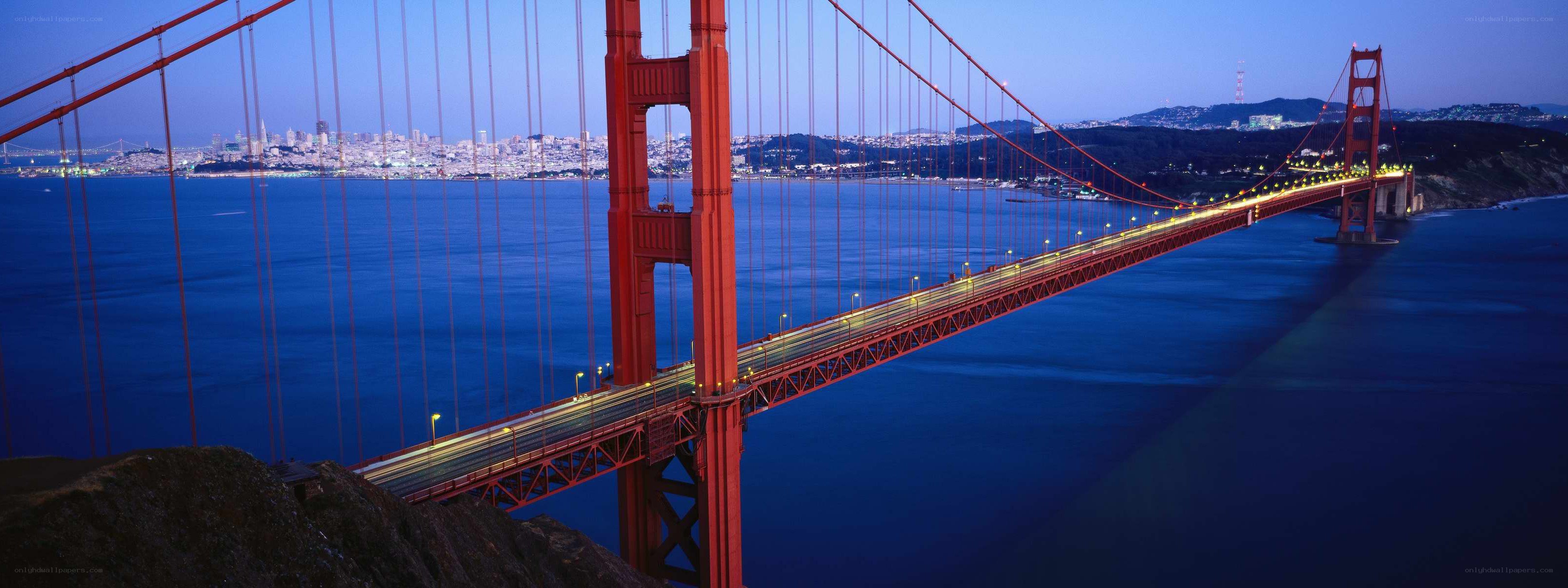 Golden Gate Bridge at dusk