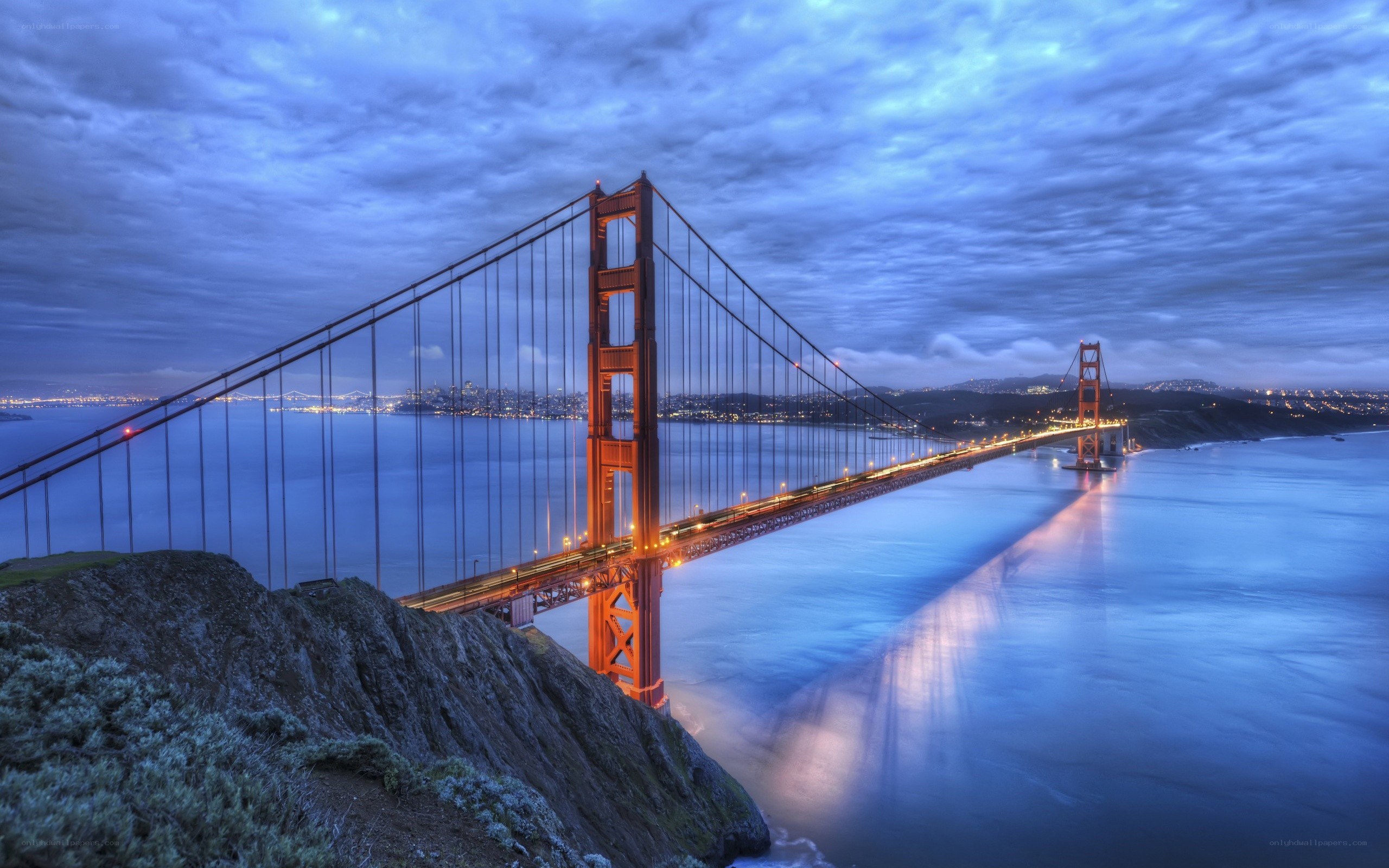 Golden Gate Bridge at dusk
