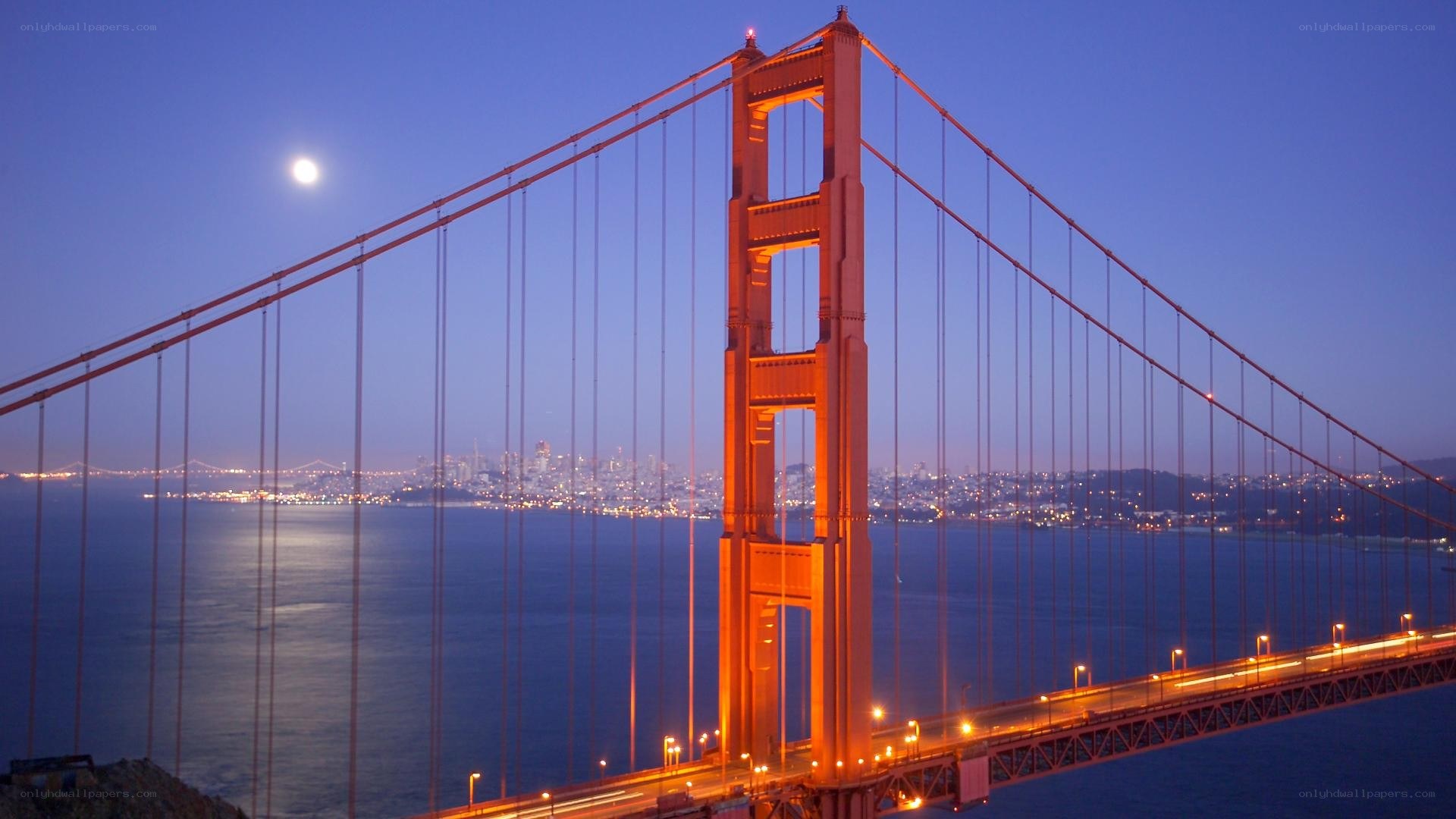 Golden Gate Bridge at dusk