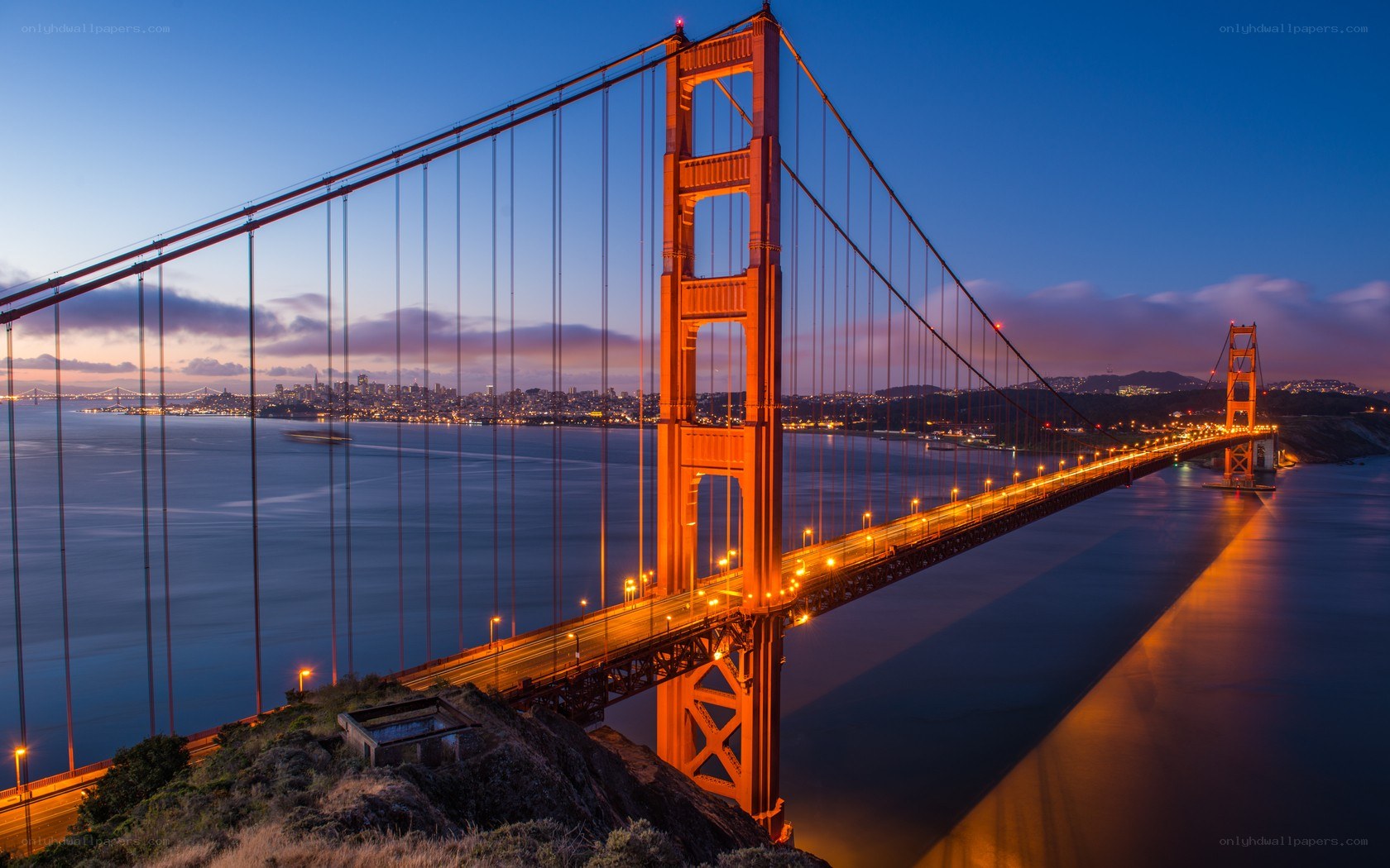 Golden Gate Bridge at dusk