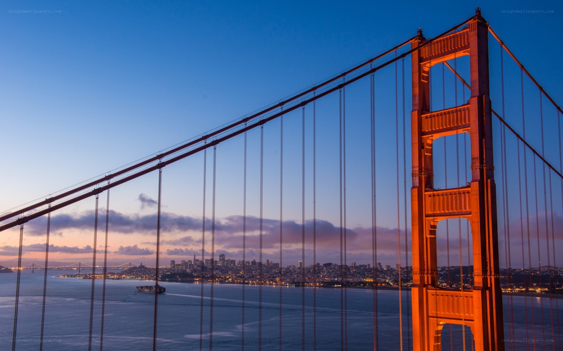 Golden Gate Bridge at dusk