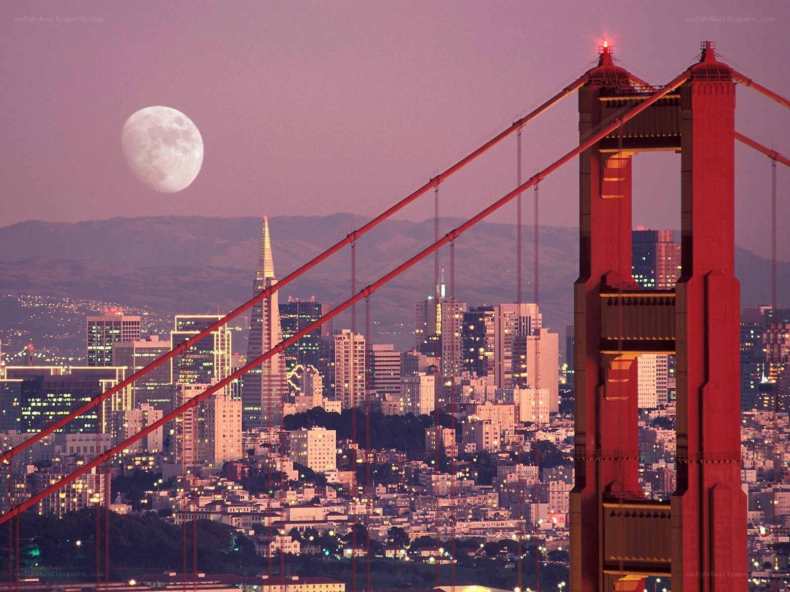 Golden Gate Bridge at dusk