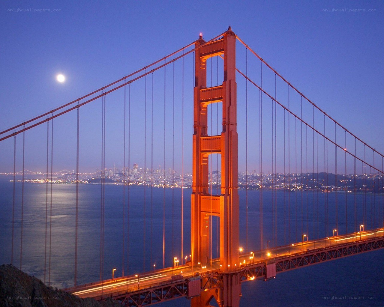 Golden Gate Bridge at dusk