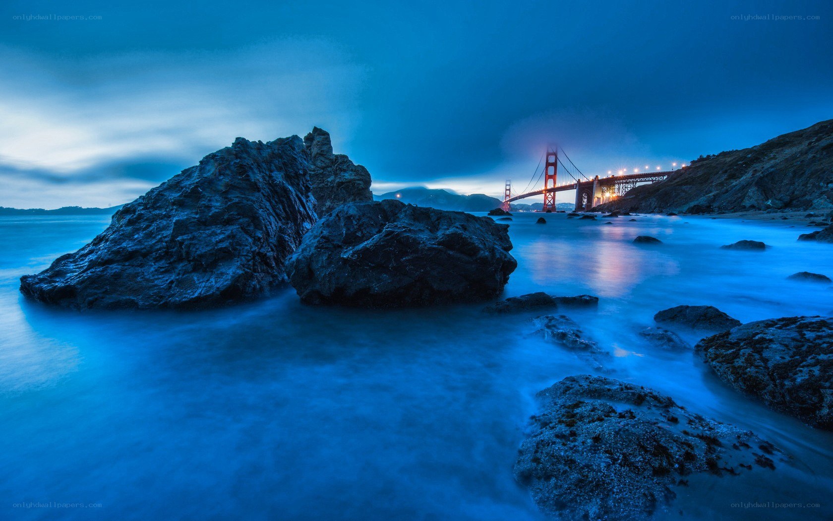 Golden Gate Bridge at dusk