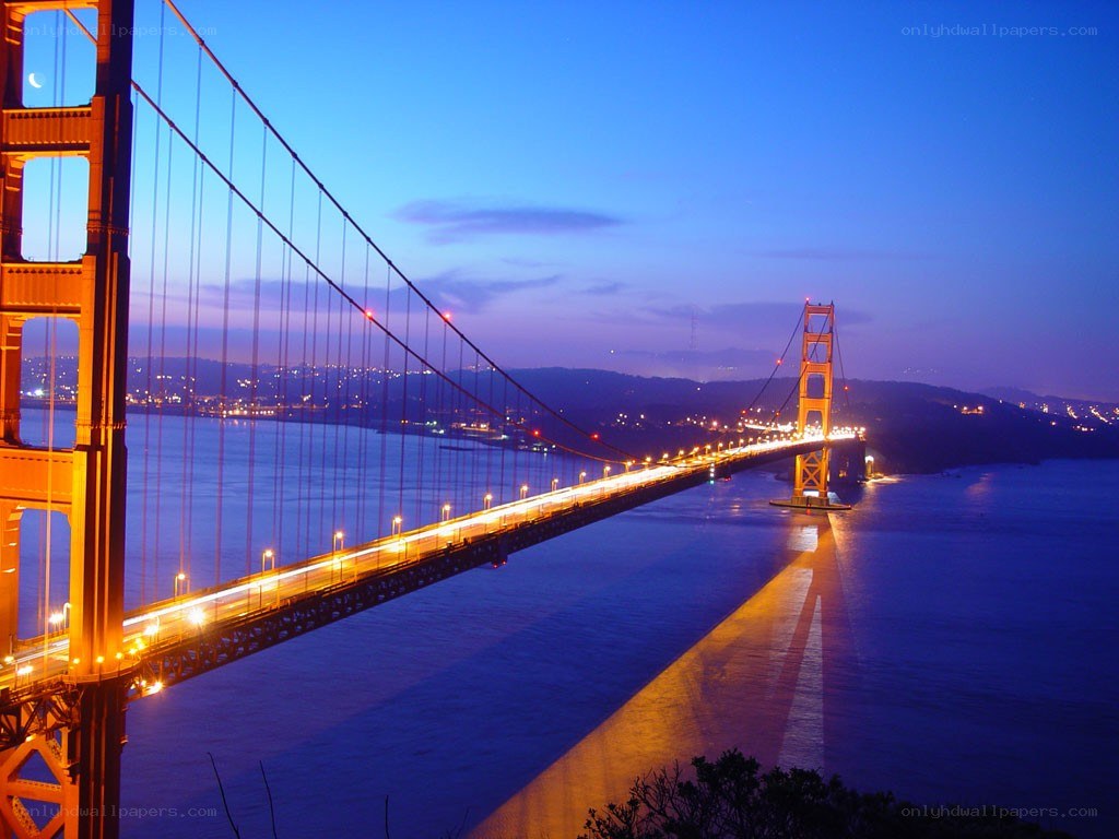 Golden Gate Bridge at dusk
