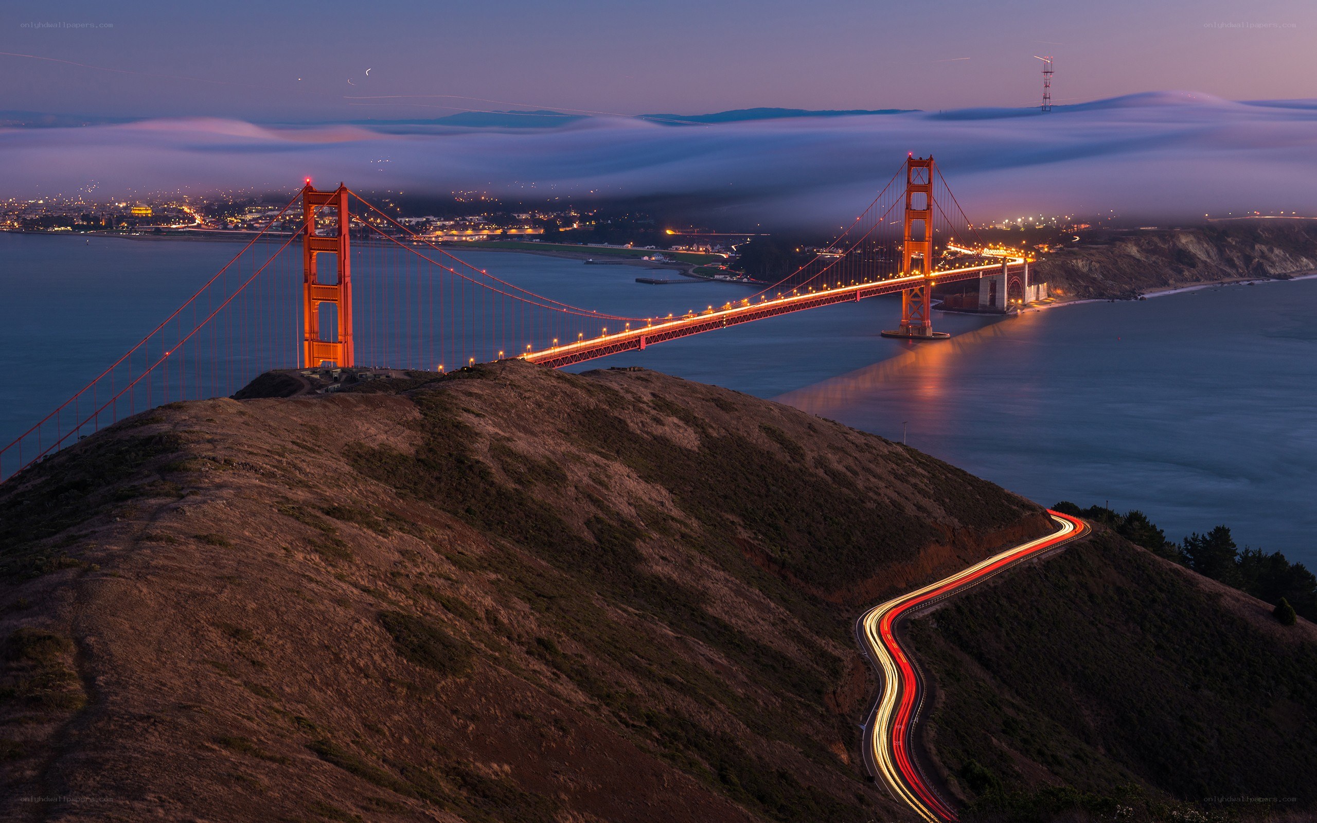 Golden Gate Bridge at dusk