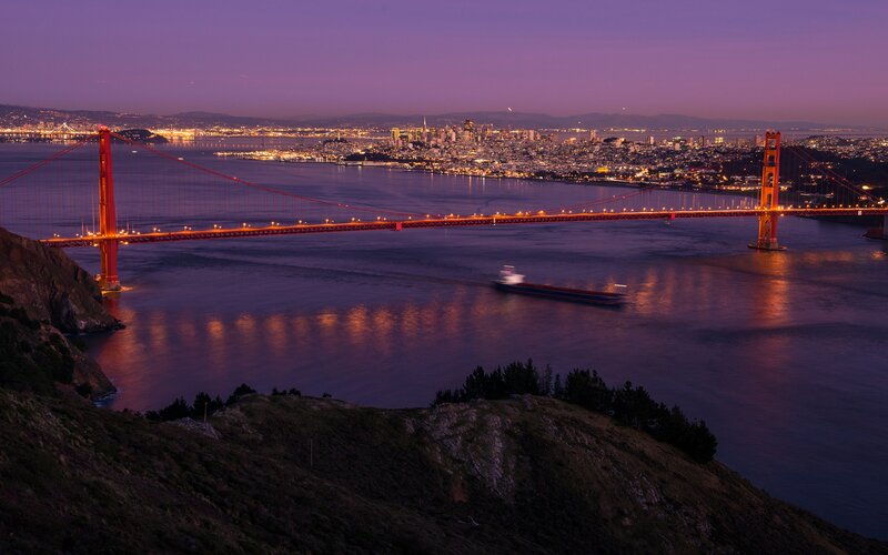 Golden Gate Bridge at dusk
