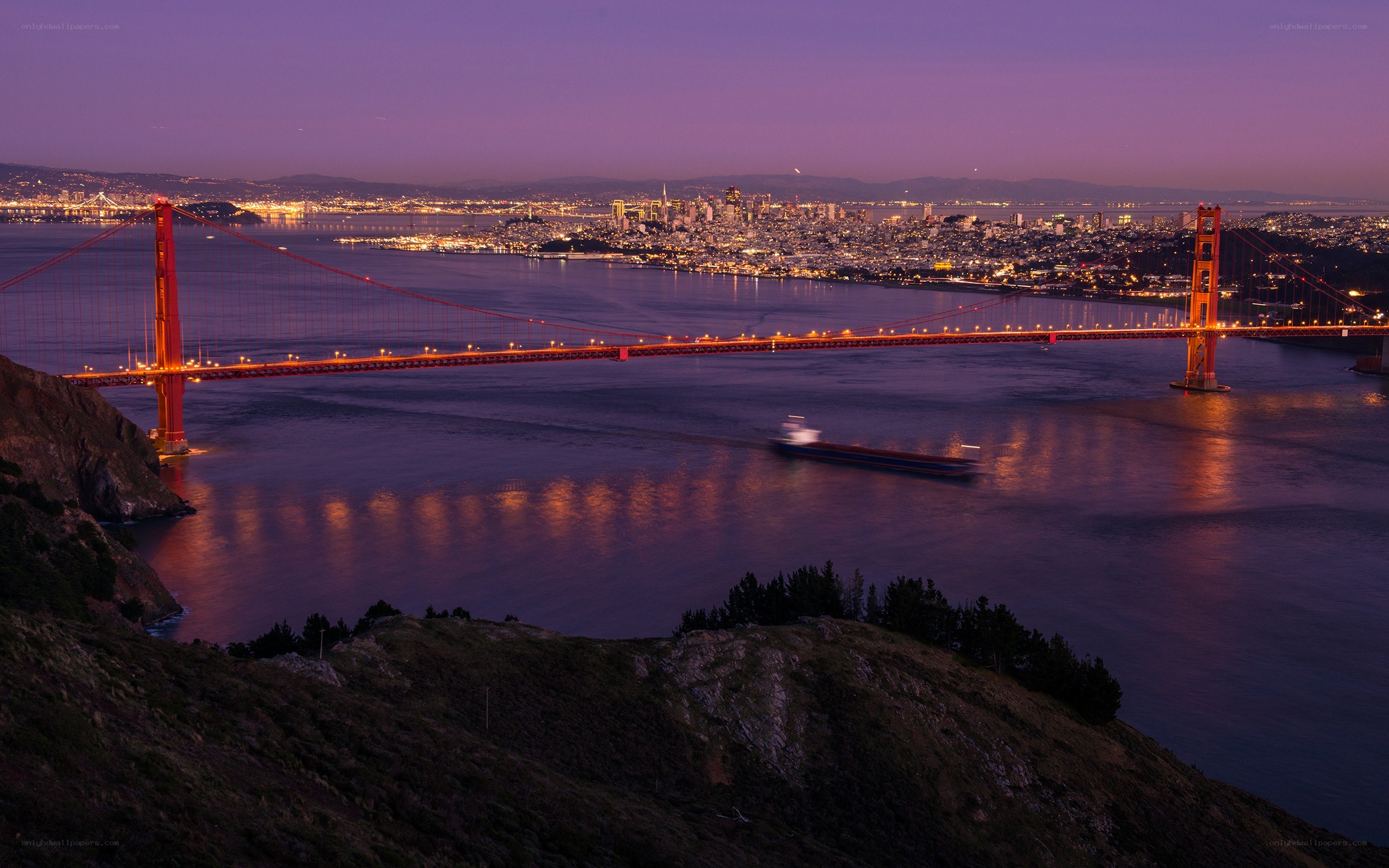 Golden Gate Bridge at dusk