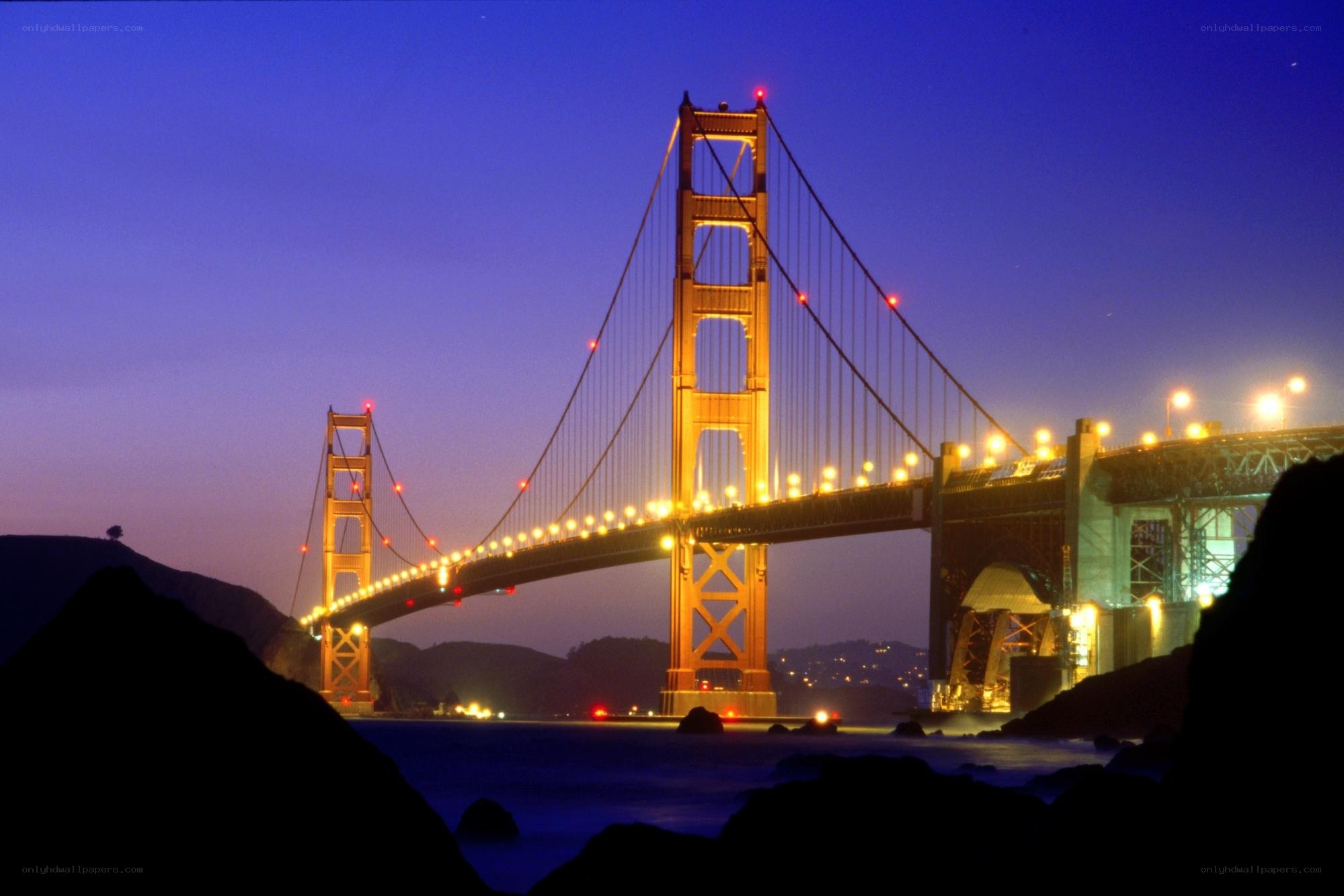 Golden Gate Bridge at dusk