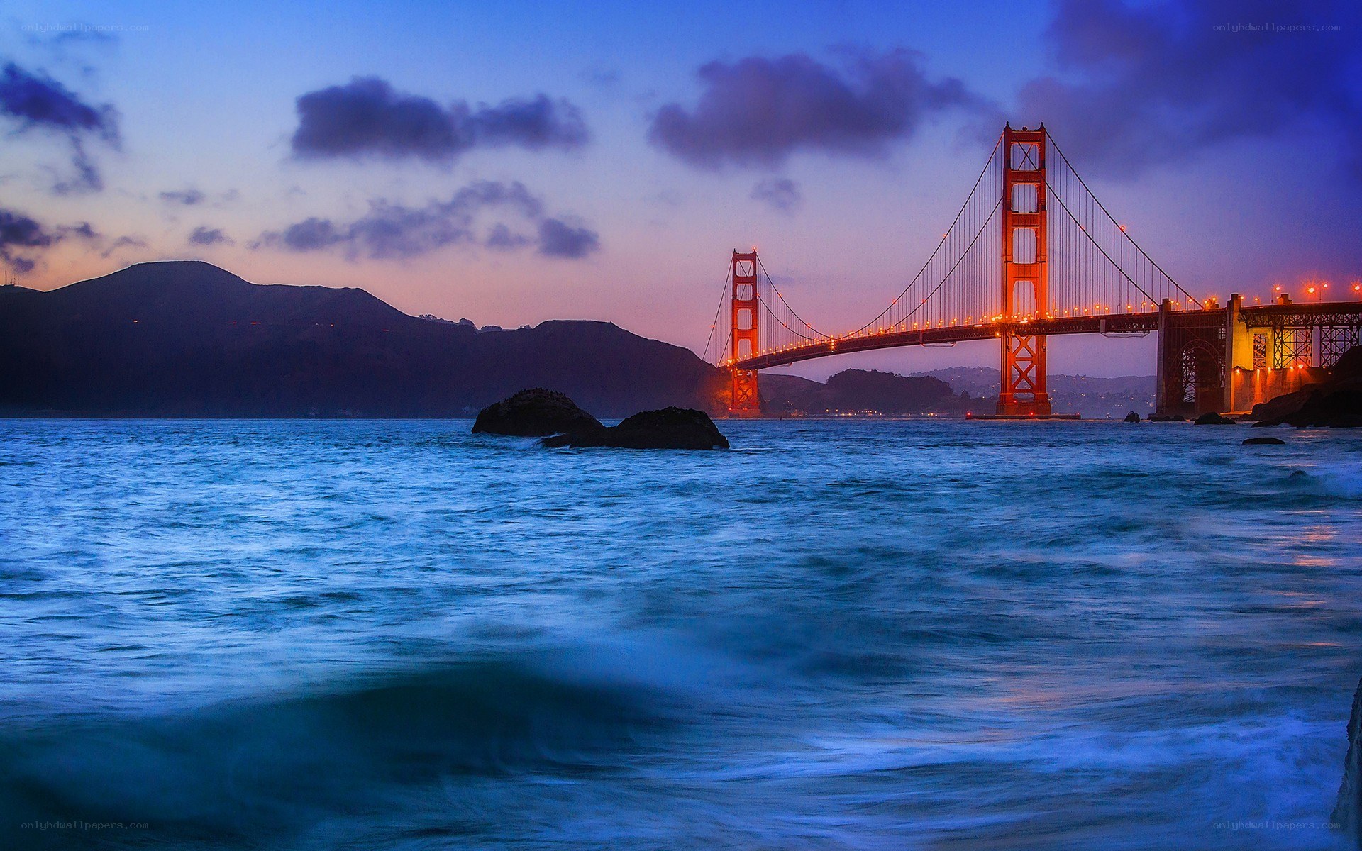 Golden Gate Bridge at dusk