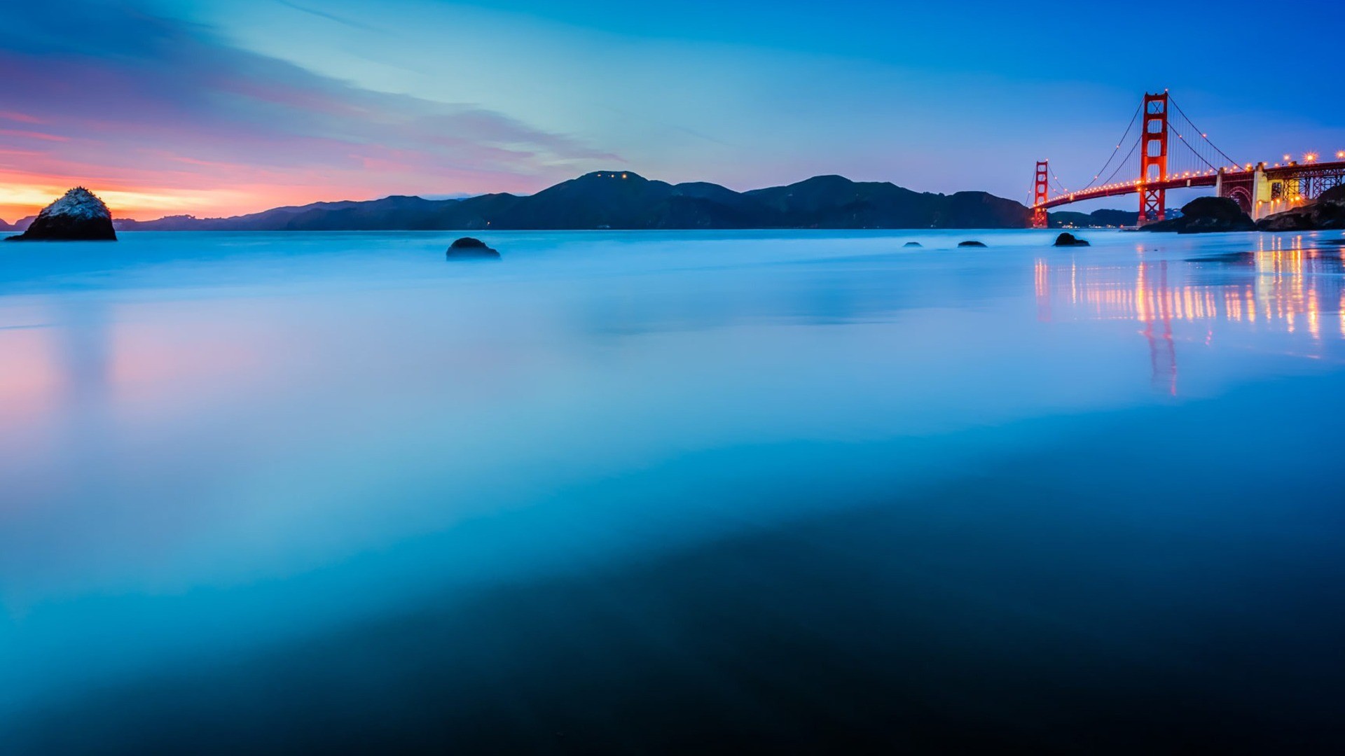 Golden Gate Bridge at dusk