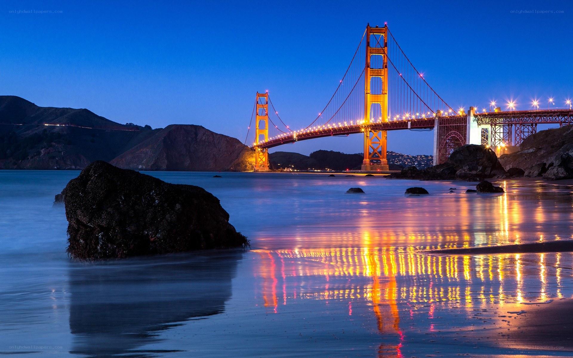 Golden Gate Bridge at dusk