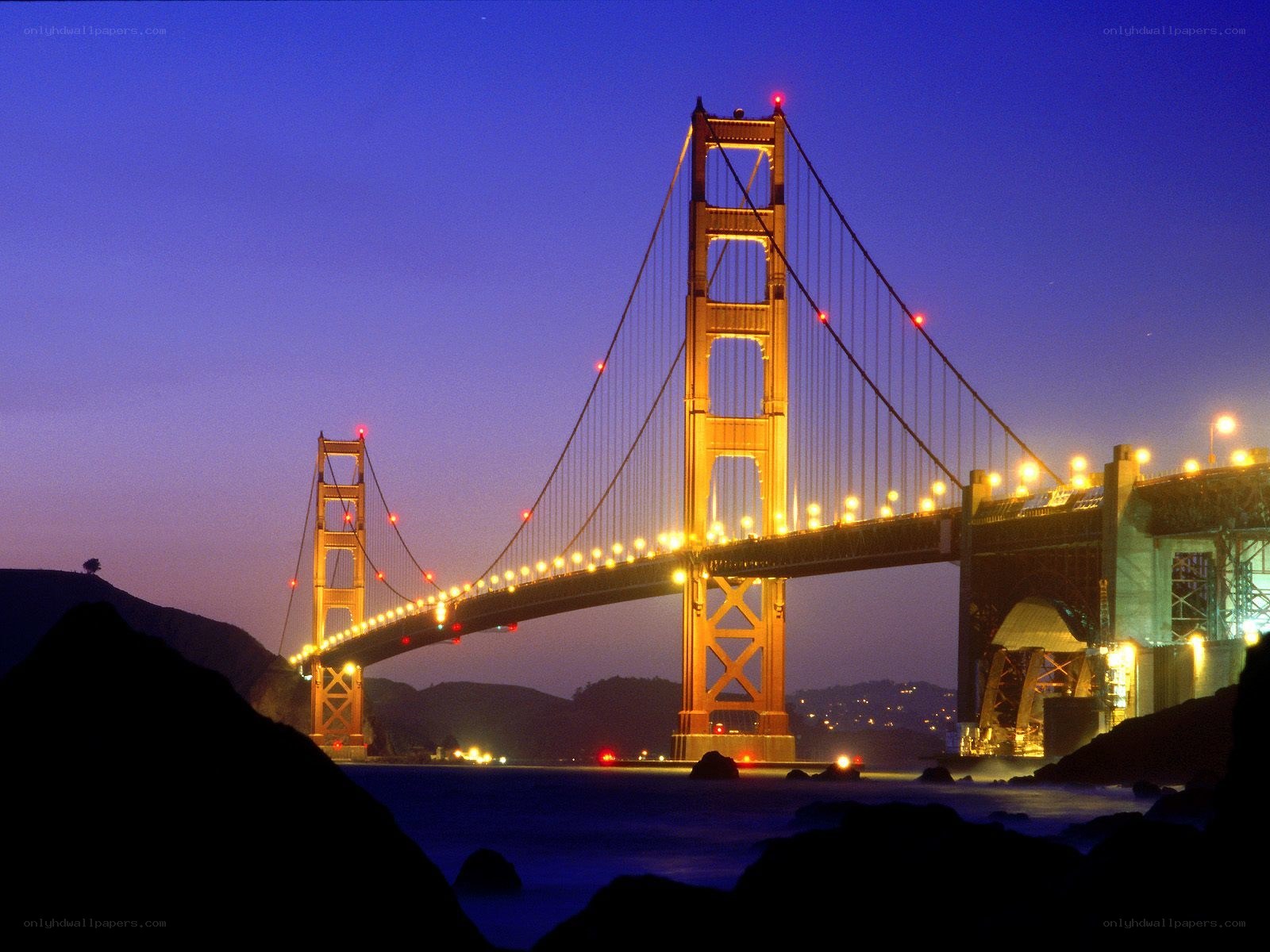Golden Gate Bridge at dusk