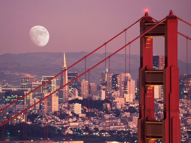 Golden Gate Bridge at Dusk — Red, Serene