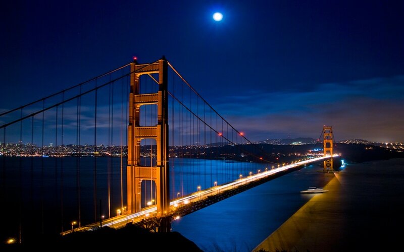 Golden Gate Bridge at night