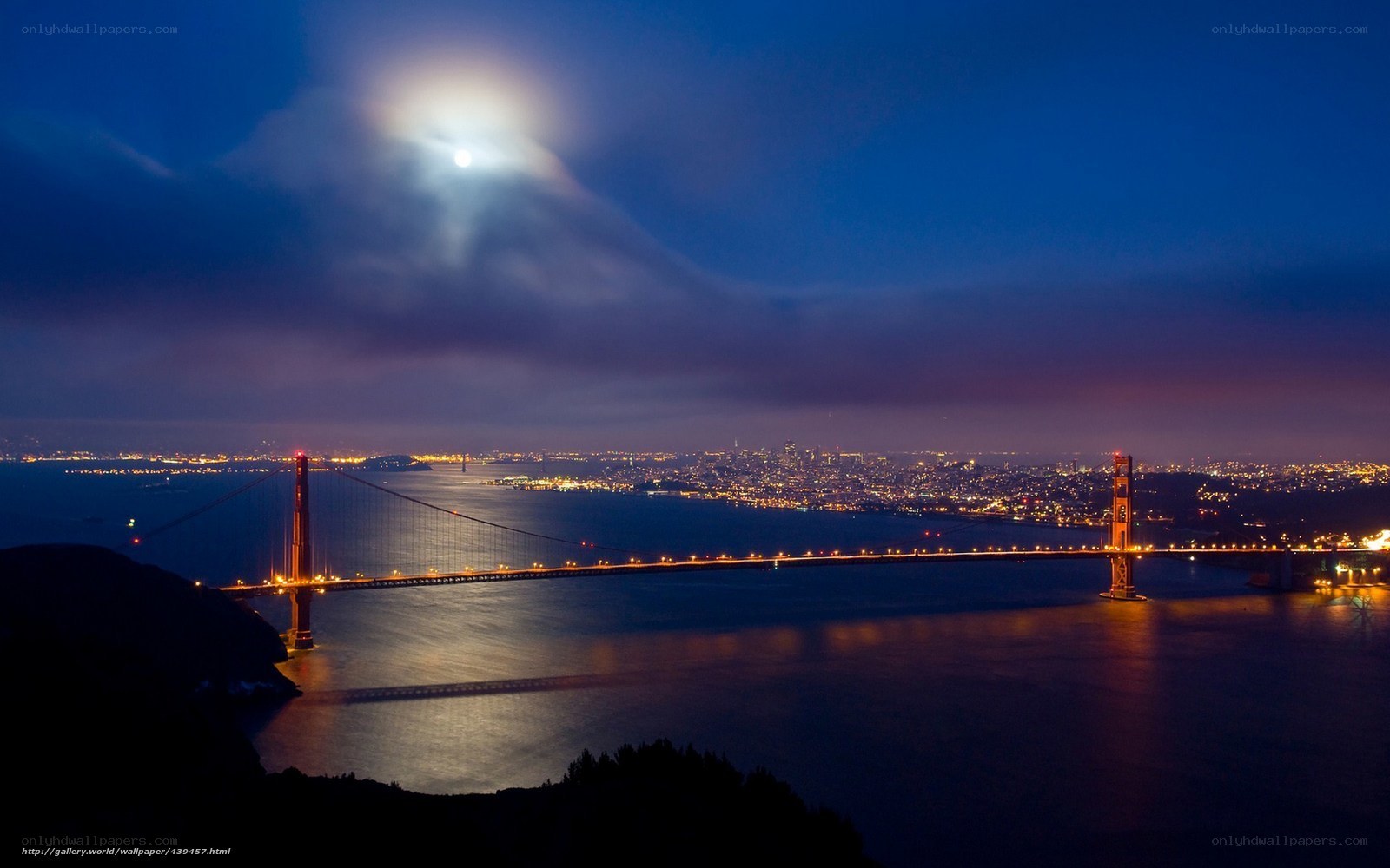 Golden Gate Bridge at night