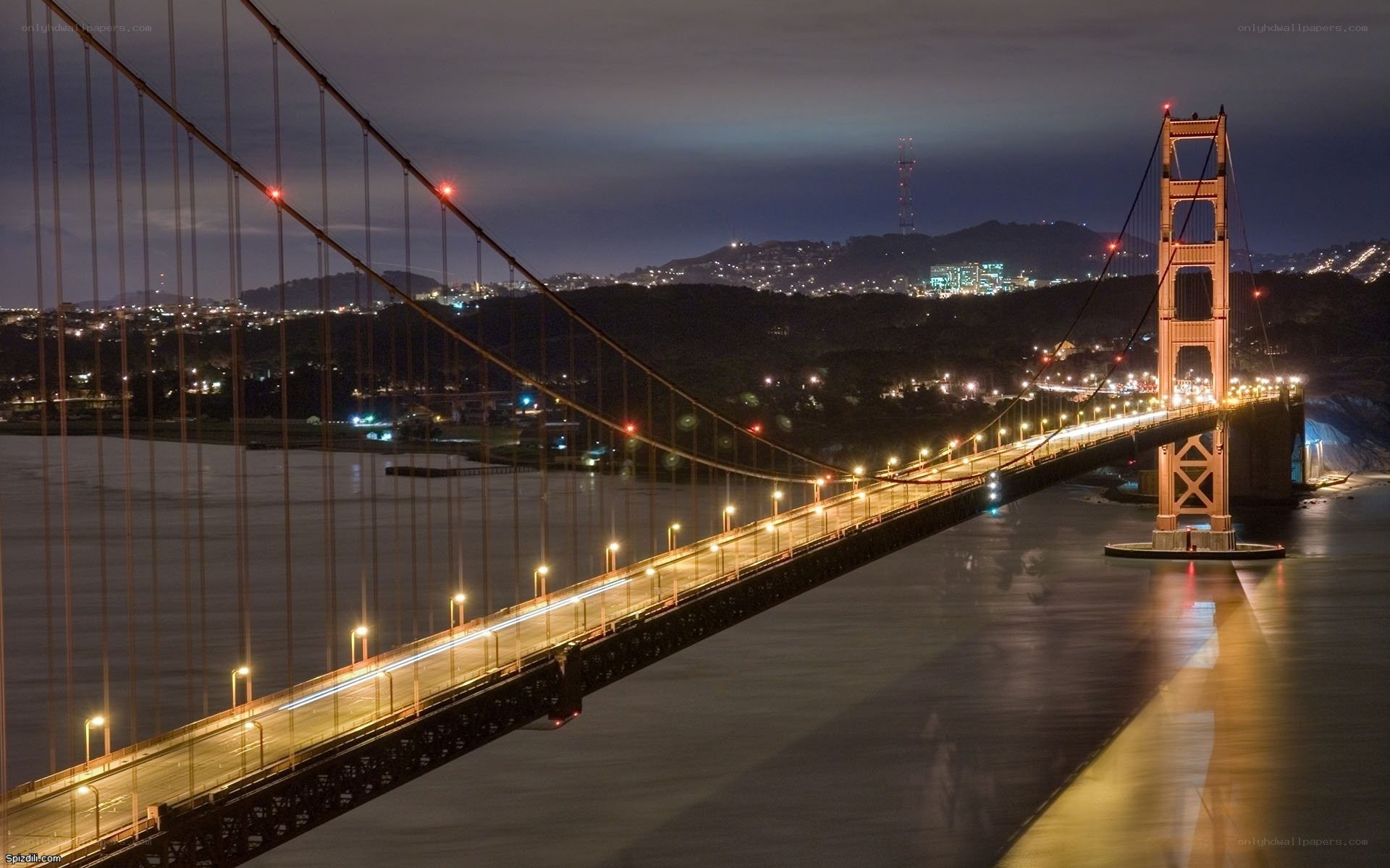Golden Gate Bridge at night