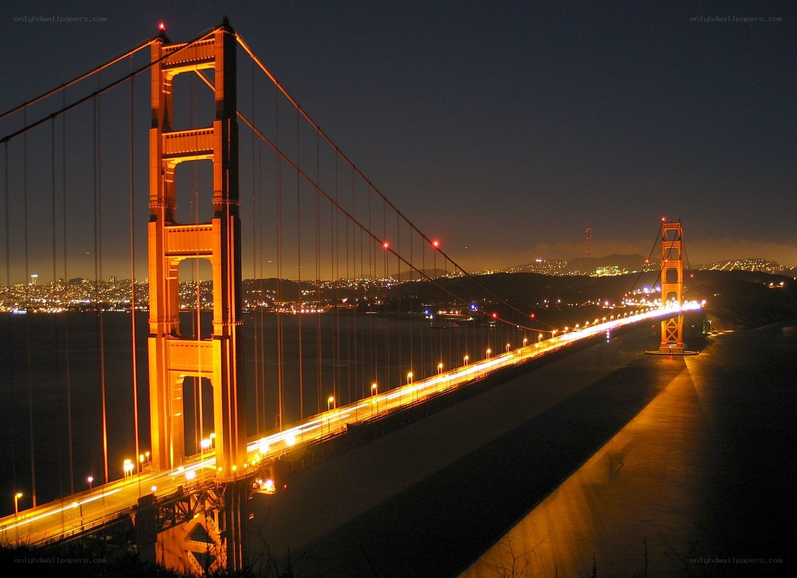 Golden Gate Bridge at night