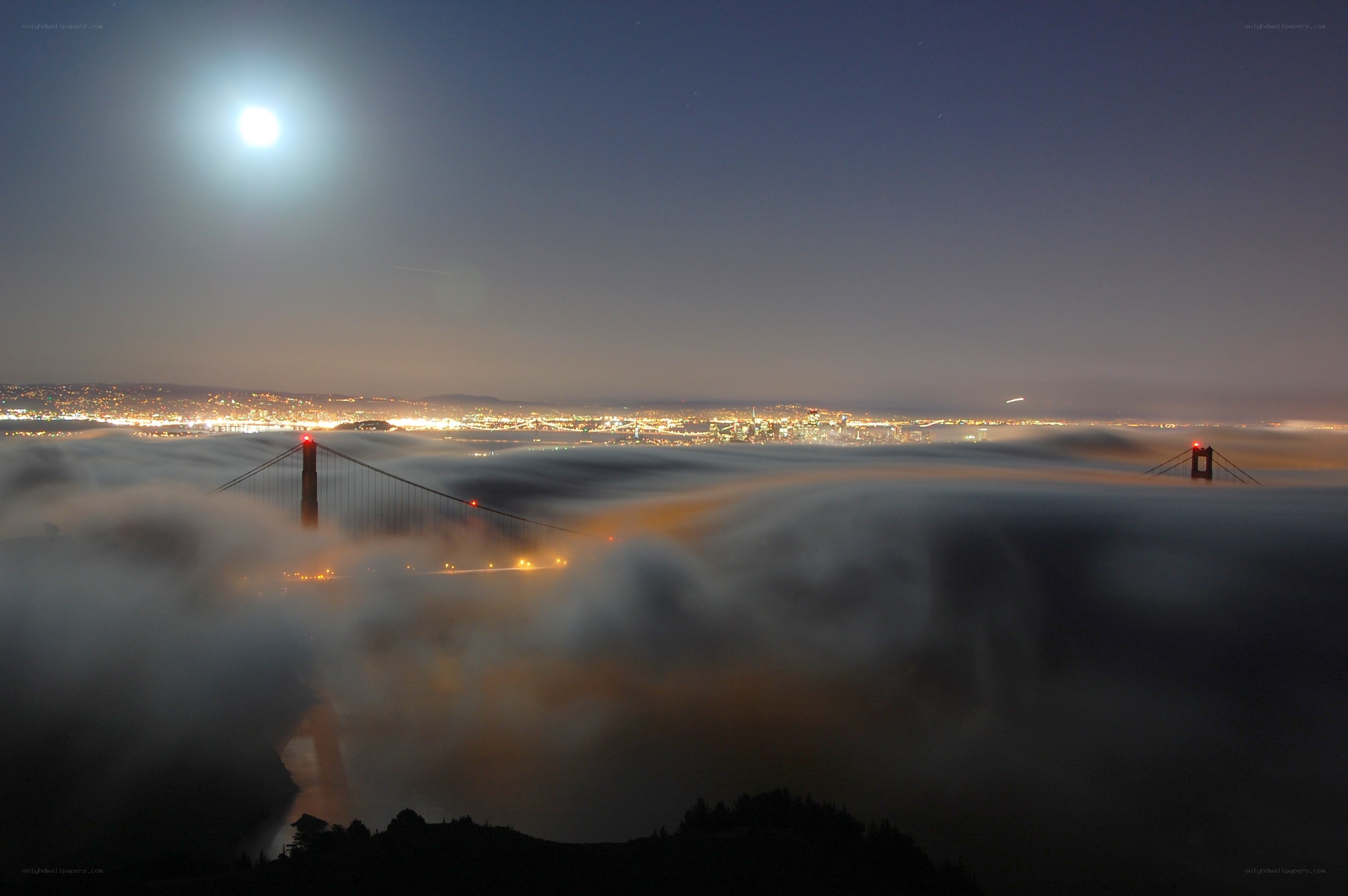 Golden Gate Bridge at night