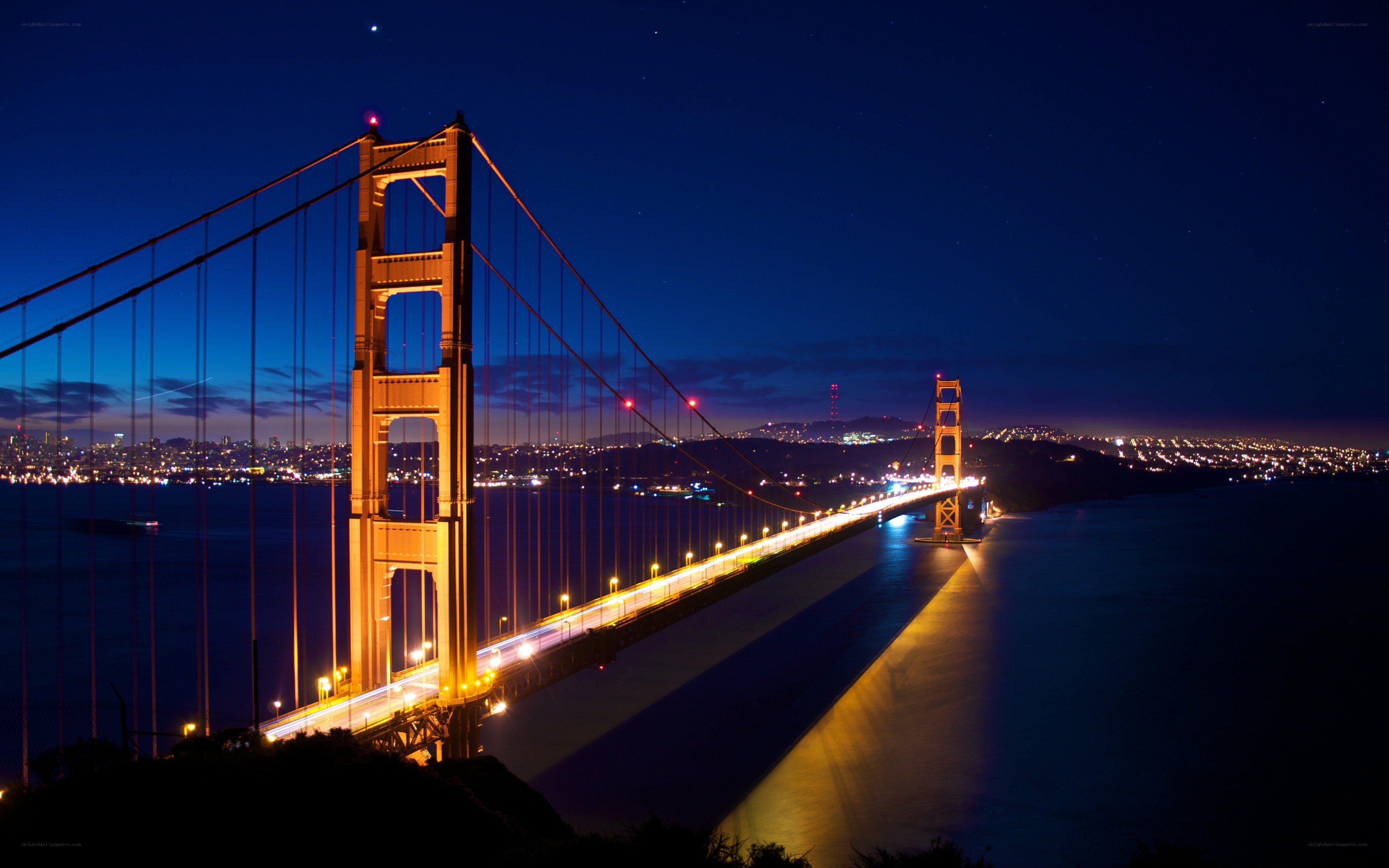Golden Gate Bridge at night