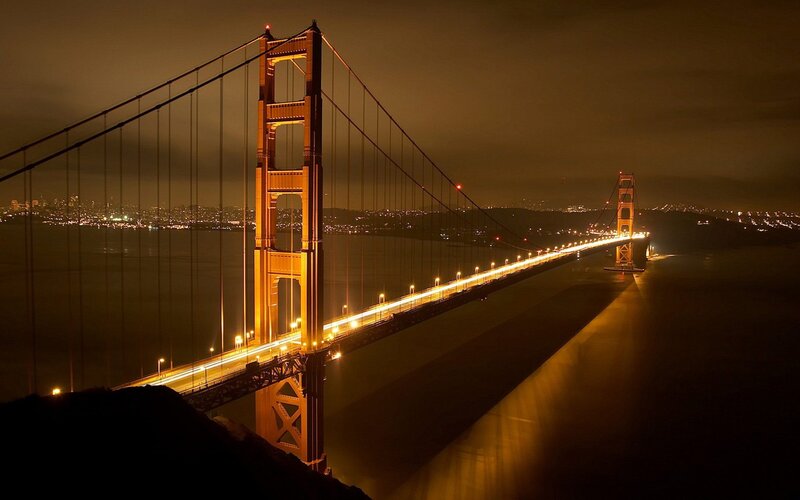 Golden Gate Bridge at night