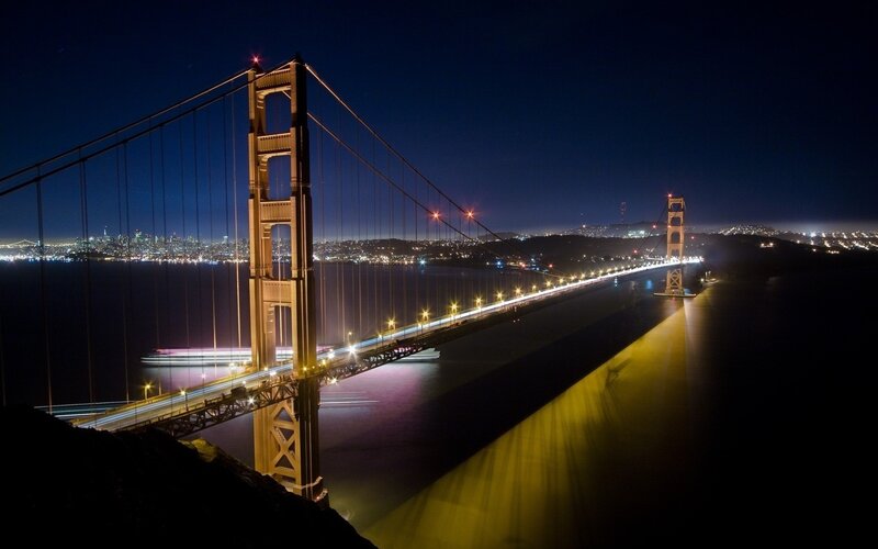 Golden Gate Bridge at night