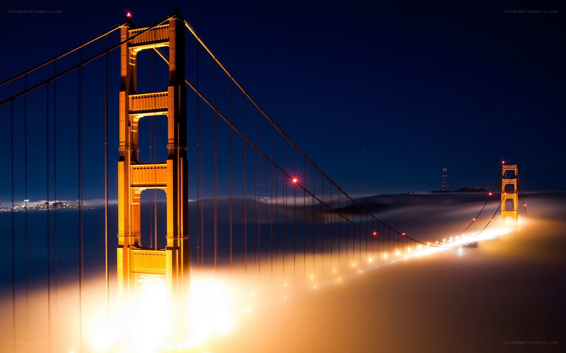 Golden Gate Bridge at night