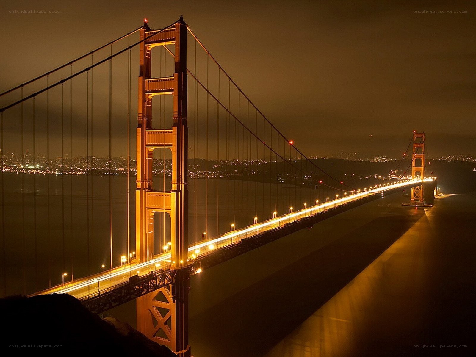 Golden Gate Bridge at night