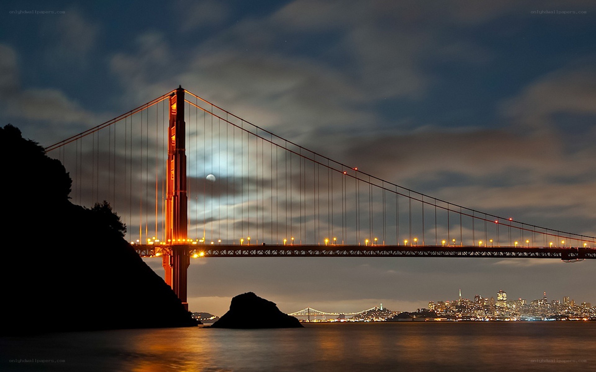 Golden Gate Bridge at night