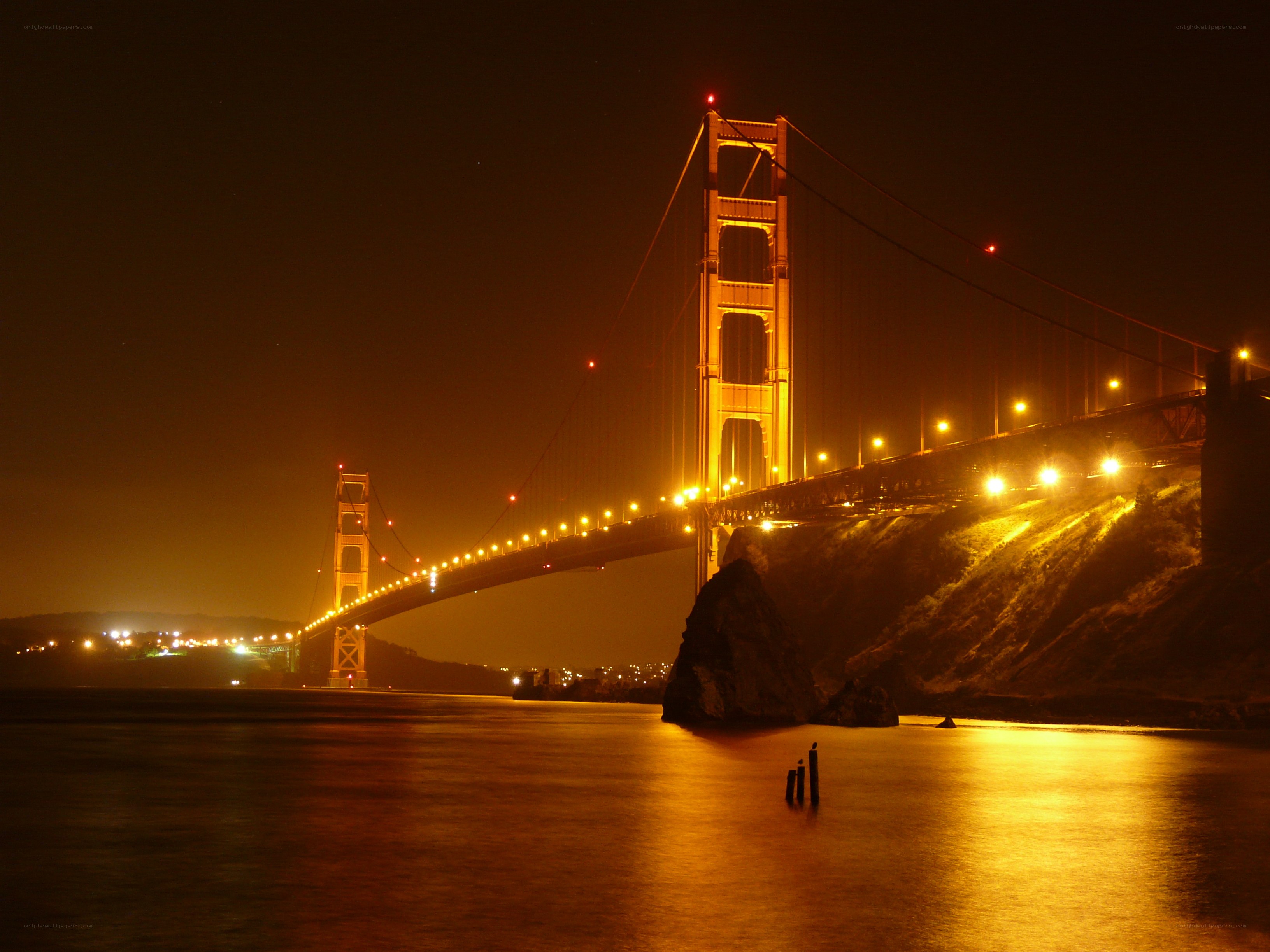 Golden Gate Bridge at night