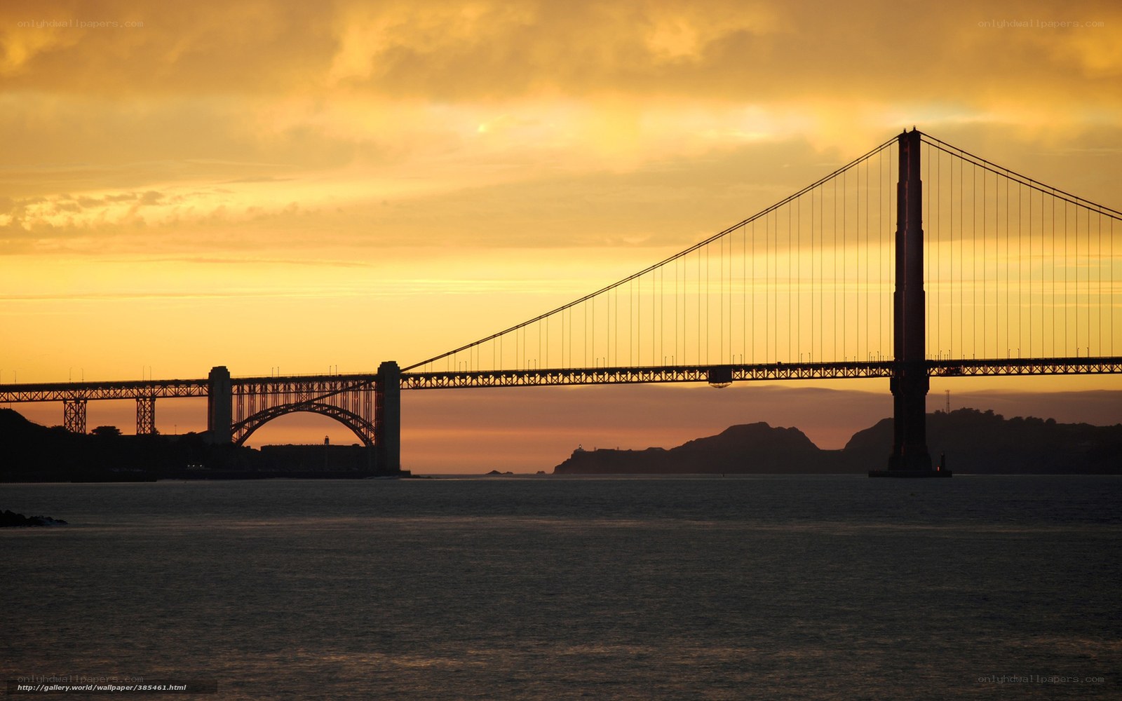 Golden Gate Bridge at sunset