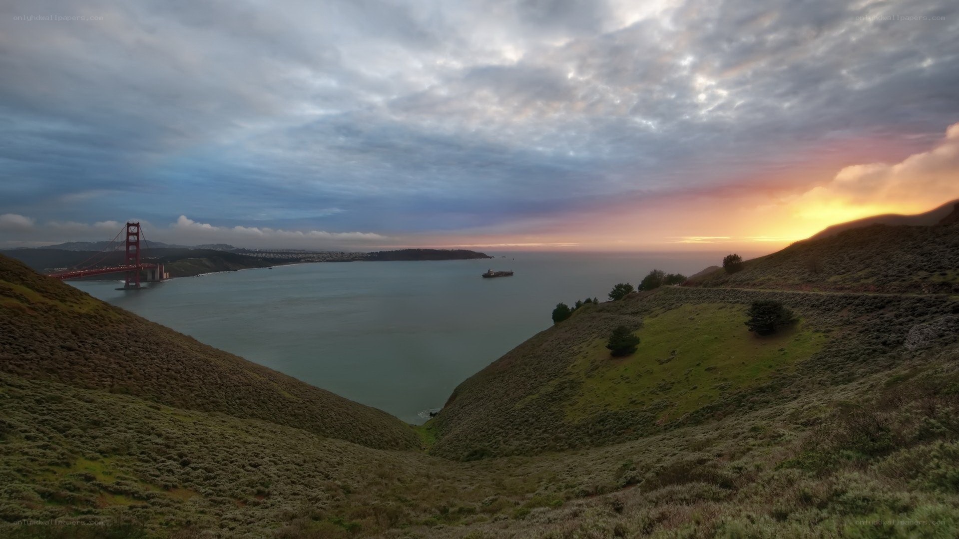 Golden Gate Bridge at sunset