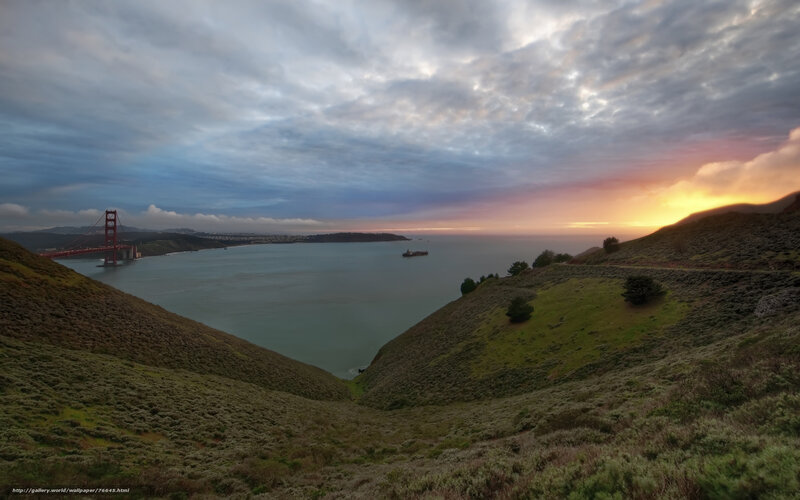 Golden Gate Bridge at Sunset — Gray, Dramatic