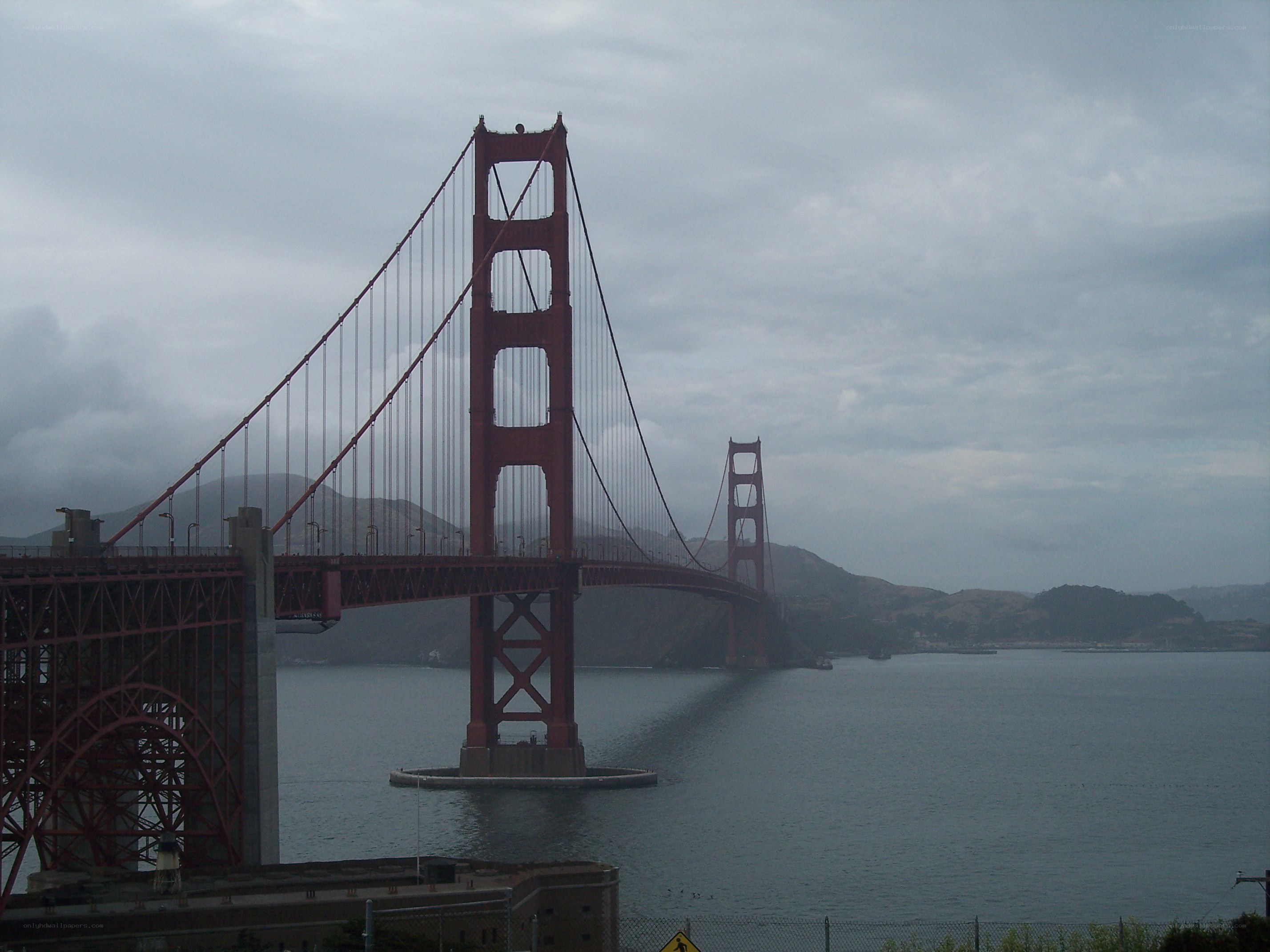 Golden Gate Bridge on a cloudy day
