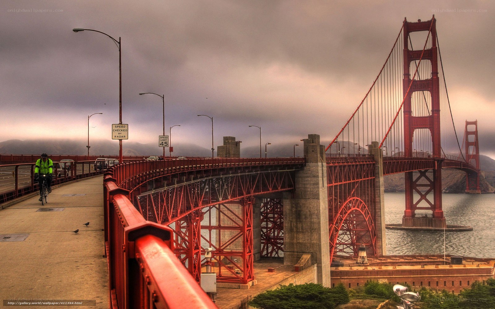 Golden Gate Bridge on a cloudy day