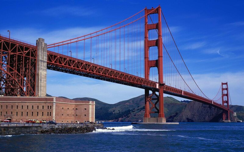 Golden Gate Bridge on a sunny day