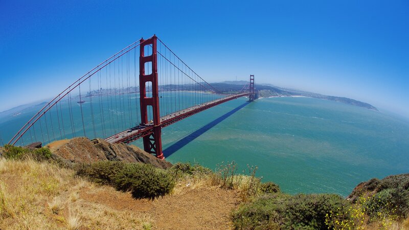 Golden Gate Bridge on a sunny day