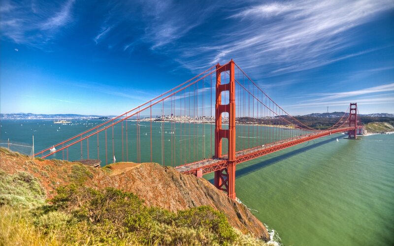 Golden Gate Bridge on a sunny day